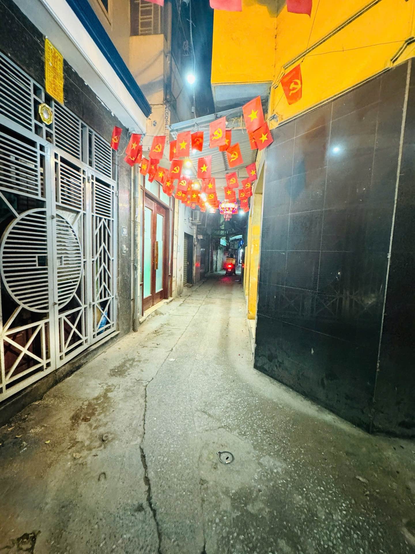 Bán nhà Minh Khai - diện tích 37m2 5 tầng - Lô góc, vị trí đắc địa - giá 12,5 tỷ