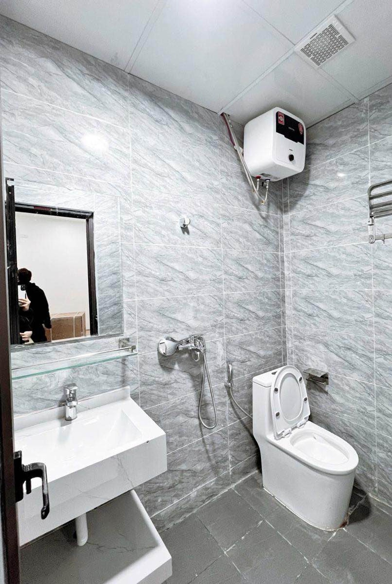 Bán nhà Mai Động - diện tích 80m2 6 tầng - Mặt tiền khủng - giá 12,5 tỷ