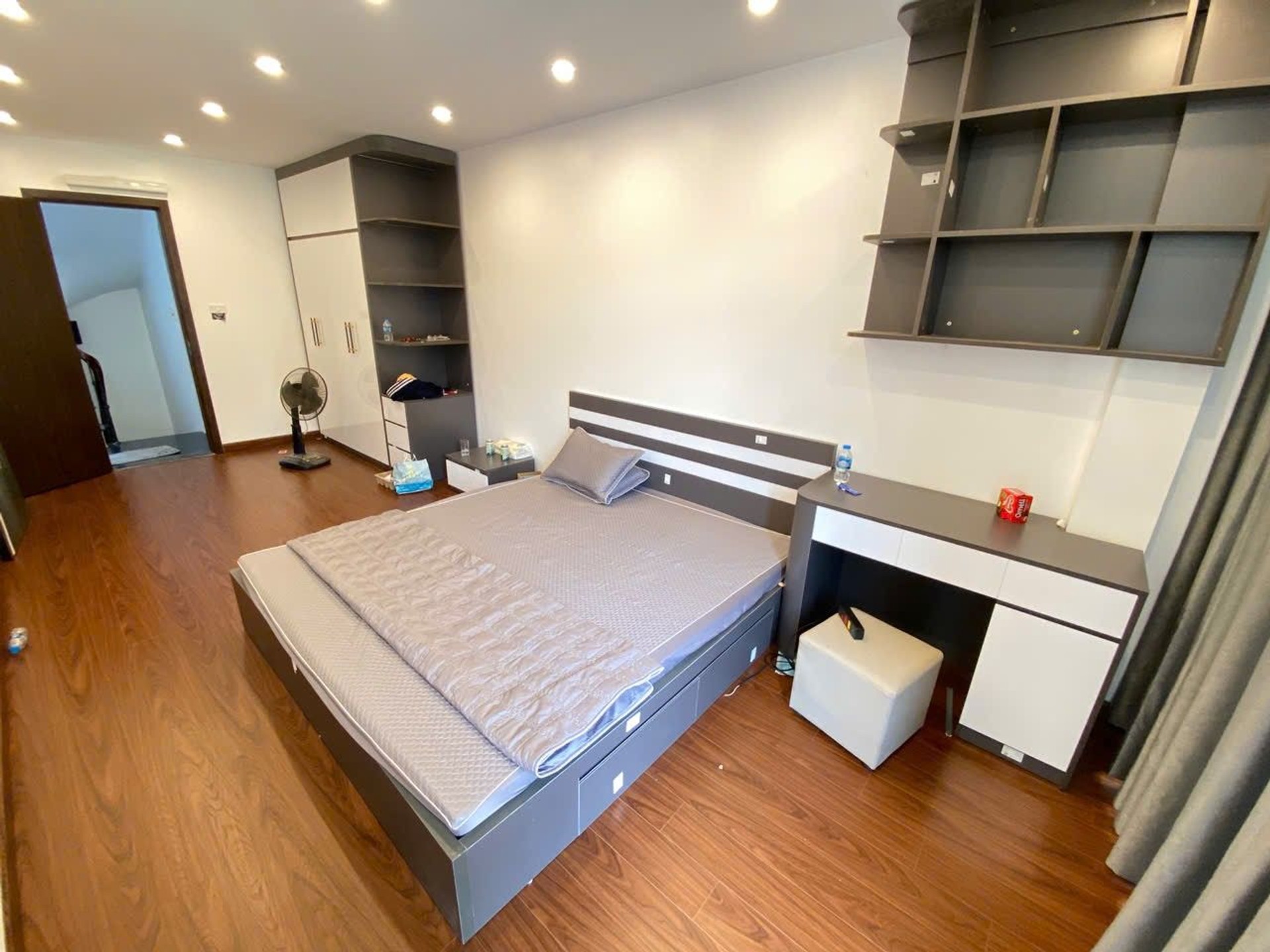 Bán nhà Hai Bà Trưng - diện tích 30m2 5 tầng - Ngõ thông - giá 8,9 tỷ