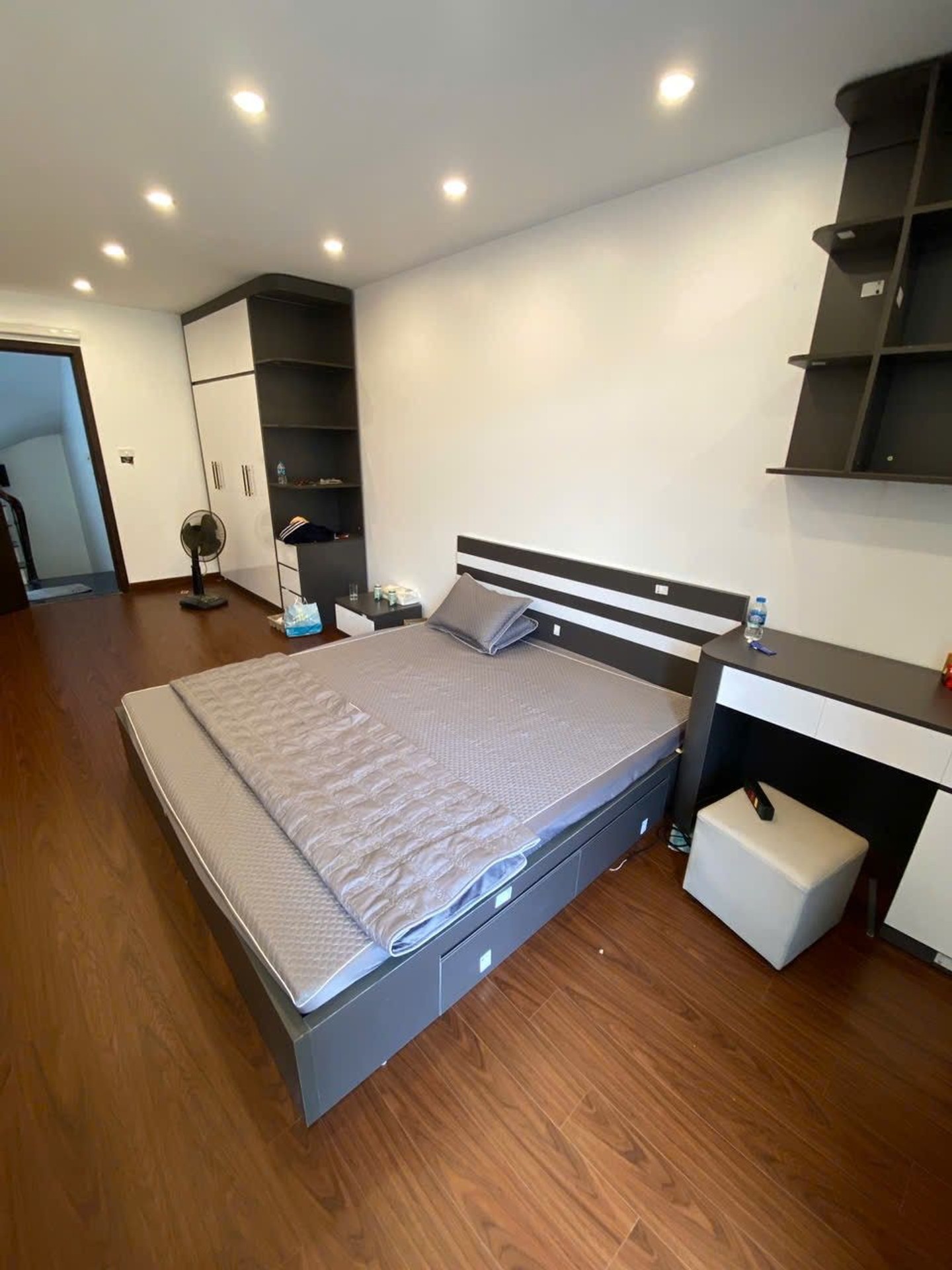 Bán nhà Hai Bà Trưng - diện tích 30m2 5 tầng - Ngõ thông - giá 8,9 tỷ