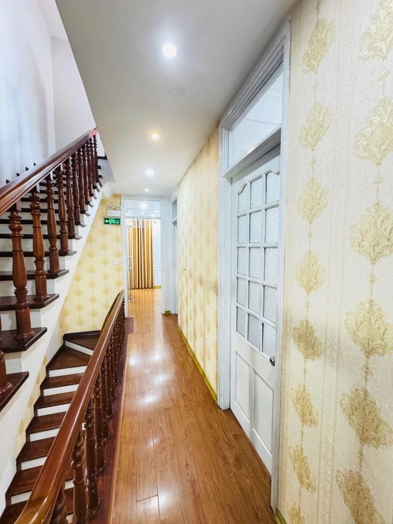 Bán nhà Bùi Quốc Khái - diện tích 180m2 4 tầng - Ô tô tránh, đỗ ngày đêm - giá 75,5 tỷ