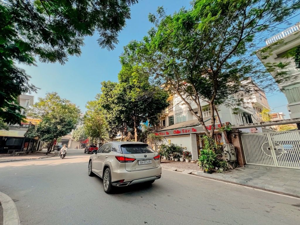 Bán nhà Bùi Quốc Khái - diện tích 180m2 4 tầng - Ô tô tránh, đỗ ngày đêm - giá 75,5 tỷ