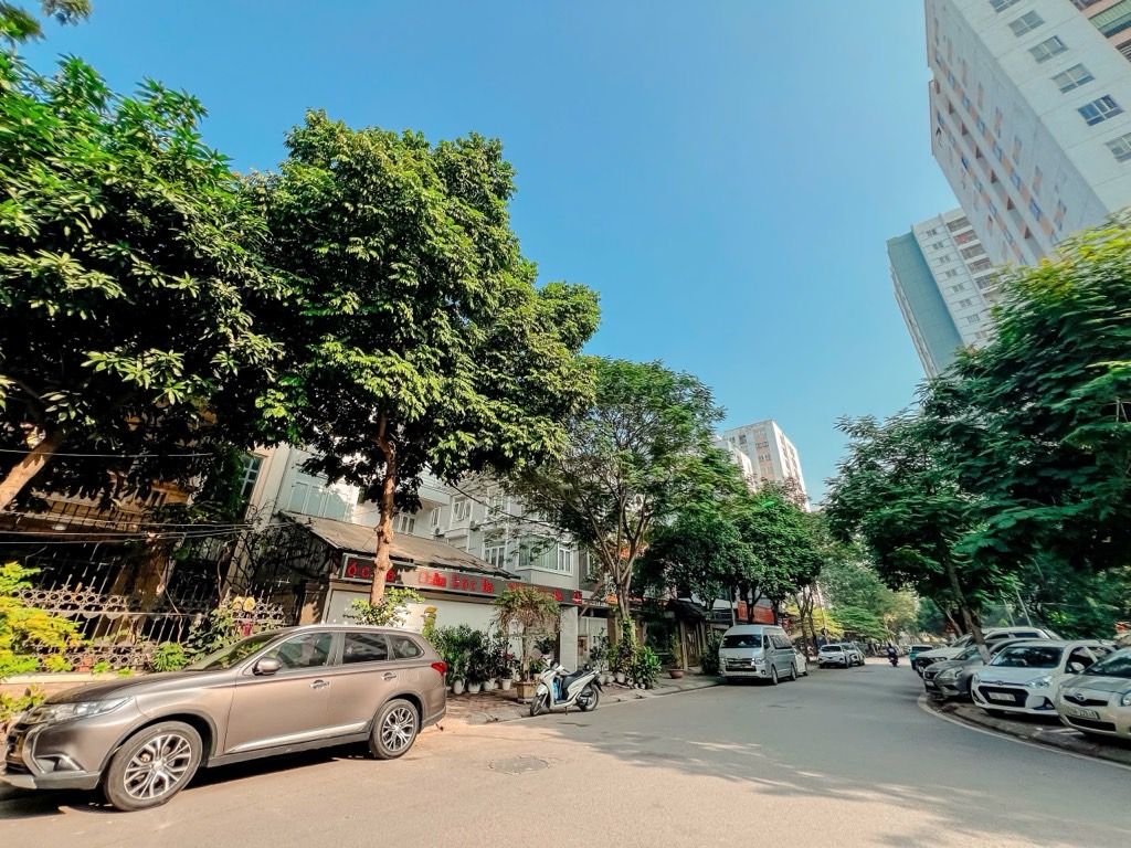 Bán nhà Bùi Quốc Khái - diện tích 180m2 4 tầng - Ô tô tránh, đỗ ngày đêm - giá 75,5 tỷ