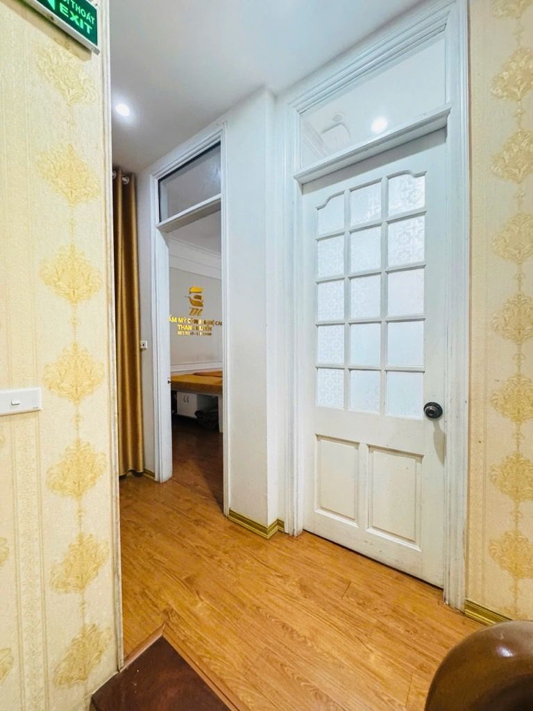 Bán nhà Bùi Quốc Khái - diện tích 180m2 4 tầng - Ô tô tránh, đỗ ngày đêm - giá 75,5 tỷ