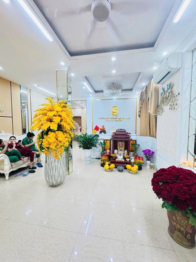 Bán nhà Bùi Quốc Khái - diện tích 180m2 4 tầng - Ô tô tránh, đỗ ngày đêm - giá 75,5 tỷ