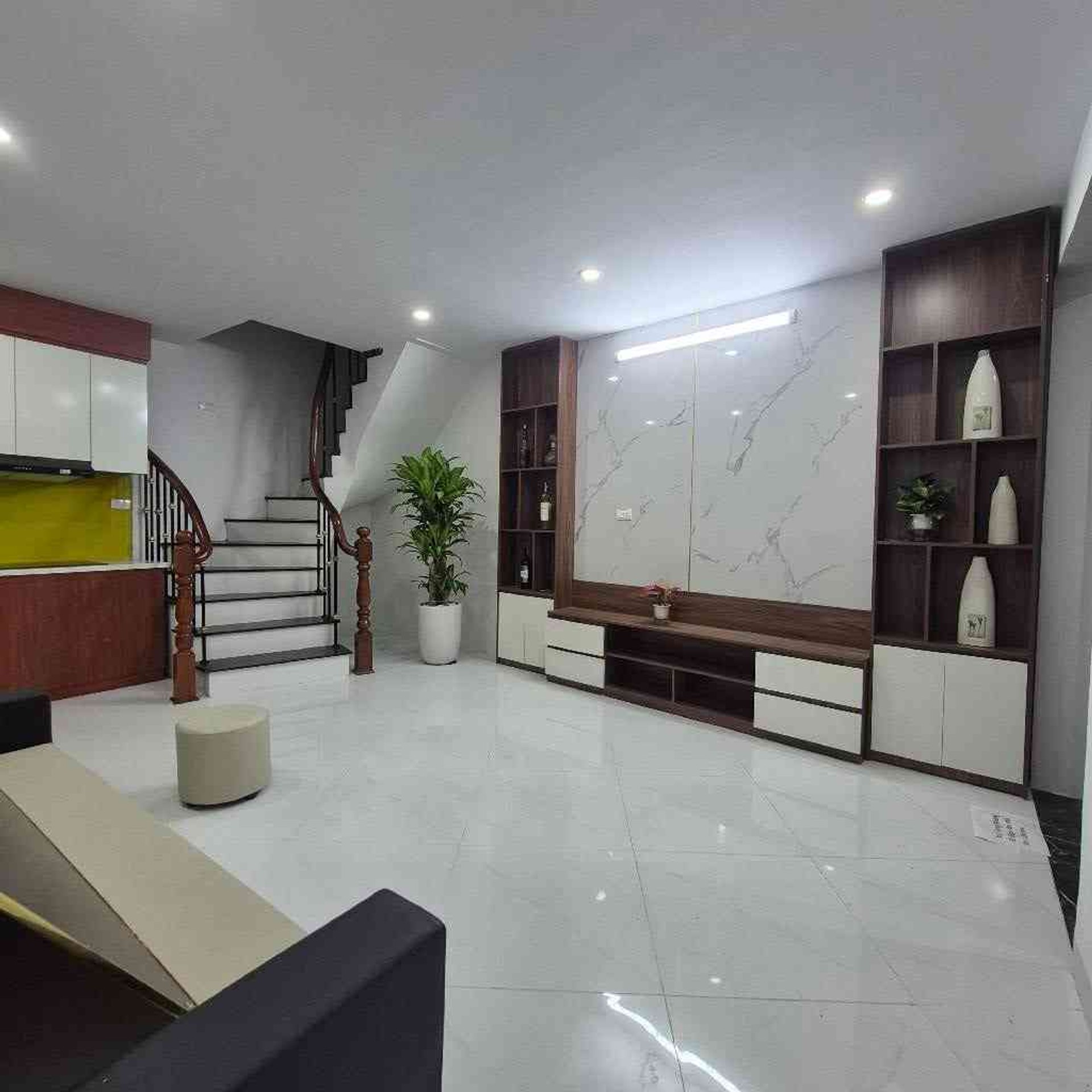 Bán nhà Thanh Lân - diện tích 43m2 3 tầng - Ô tô tải đỗ cổng - giá 4,29 tỷ