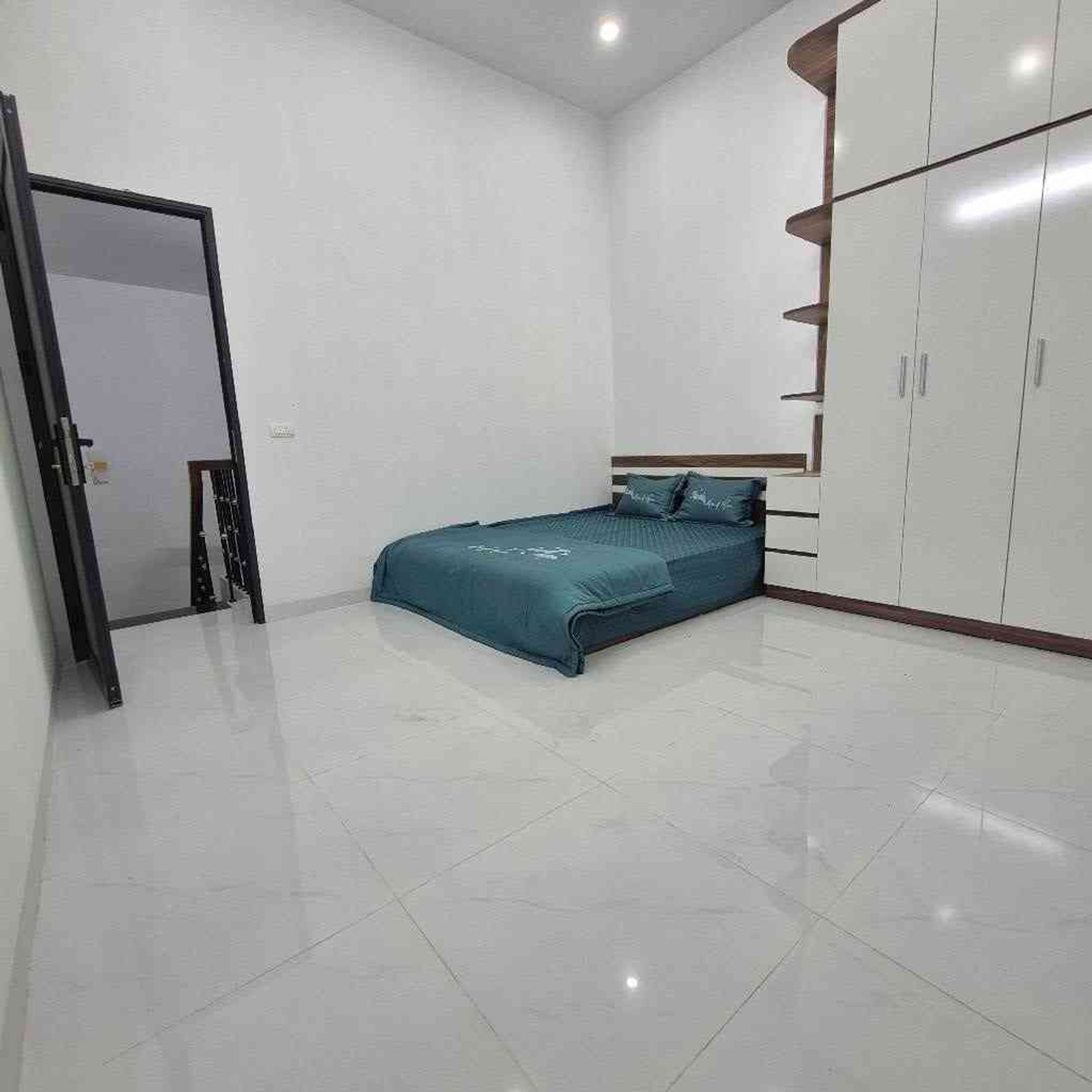 Bán nhà Thanh Lân - diện tích 43m2 3 tầng - Ô tô tải đỗ cổng - giá 4,29 tỷ
