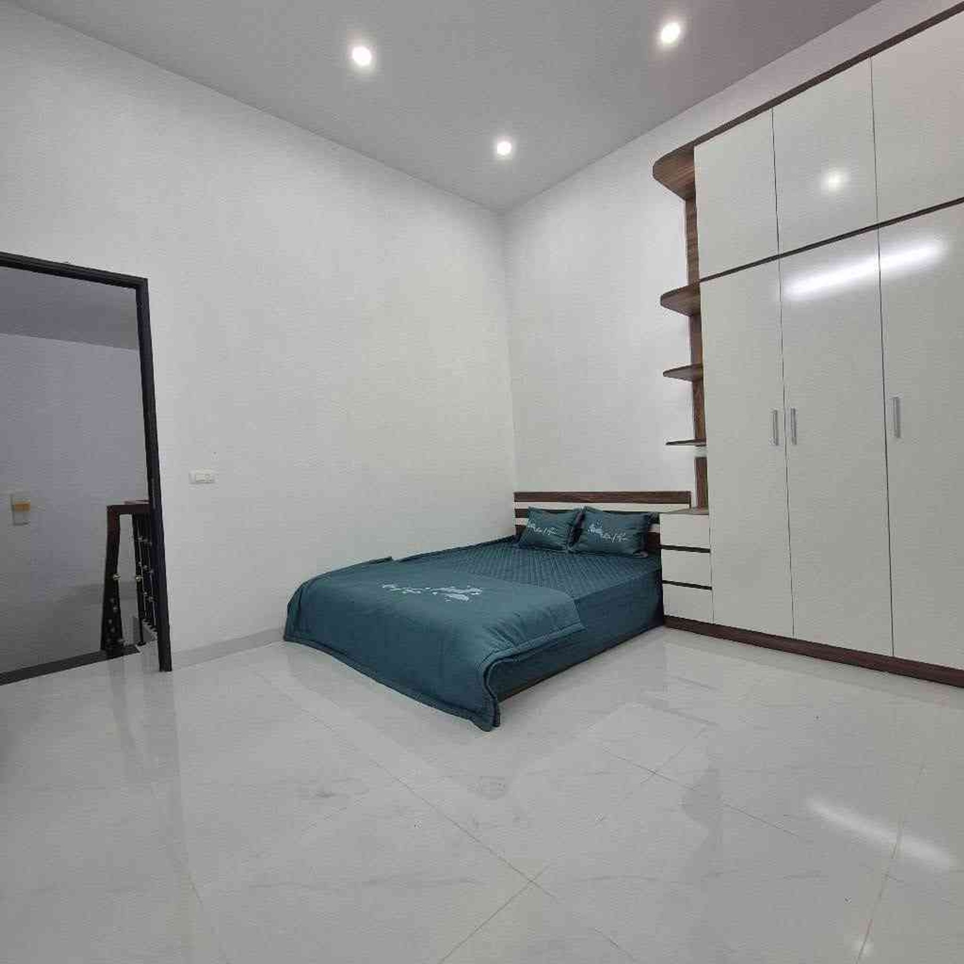 Bán nhà Thanh Lân - diện tích 43m2 3 tầng - Ô tô tải đỗ cổng - giá 4,29 tỷ