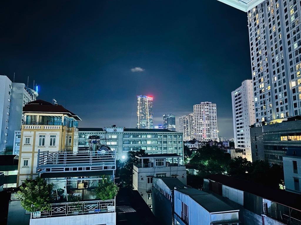 Bán nhà Chùa Láng - diện tích 111m2 8 tầng - Ô tô tránh - giá 110 tỷ