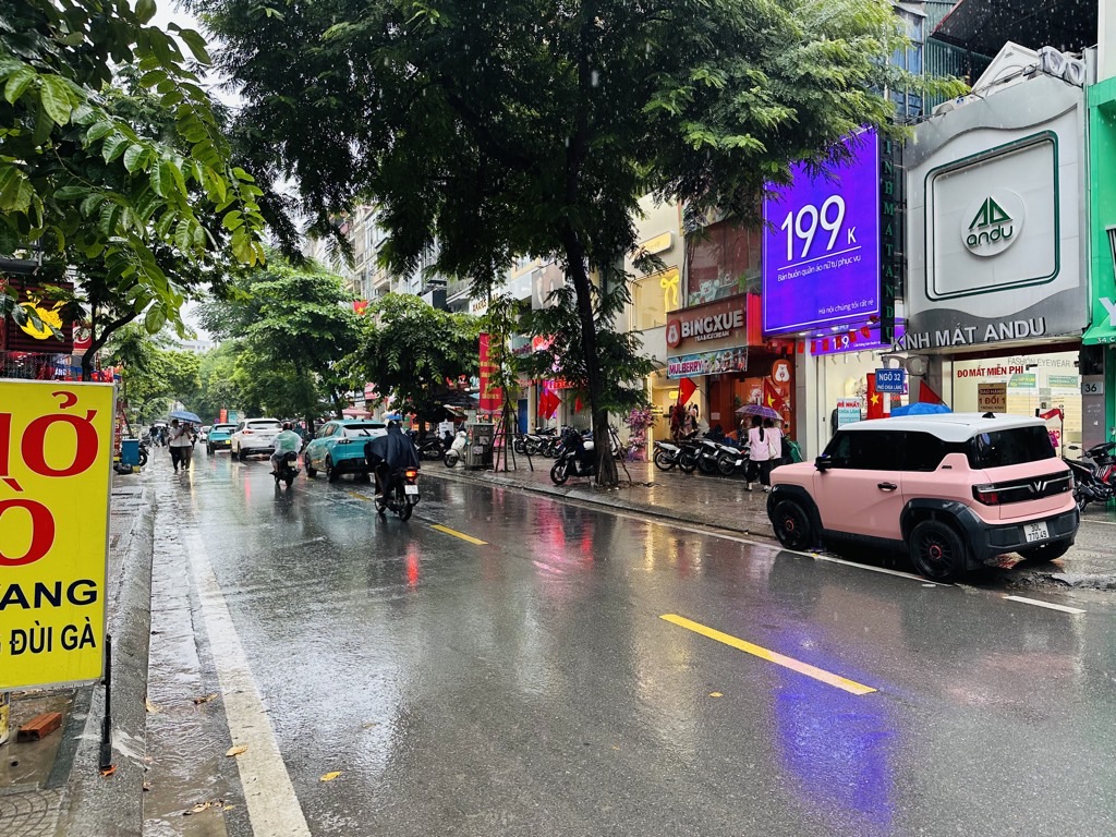 Bán nhà Chùa Láng - diện tích 111m2 8 tầng - Ô tô tránh - giá 110 tỷ