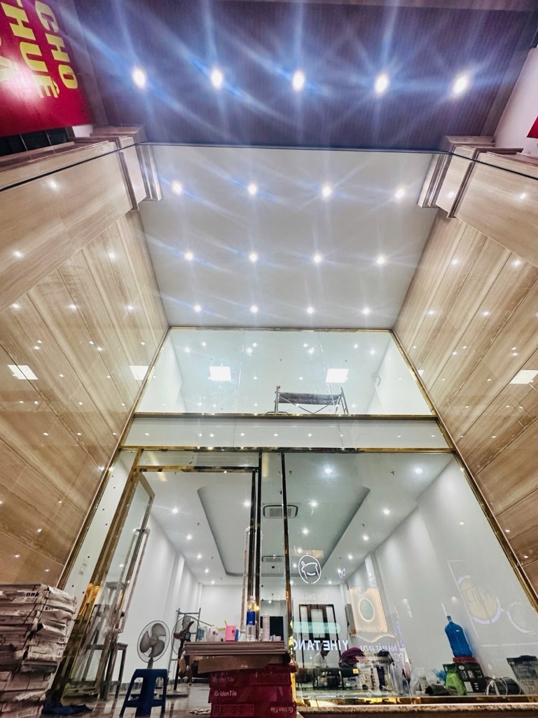 Bán nhà Chùa Láng - diện tích 111m2 8 tầng - Ô tô tránh - giá 110 tỷ