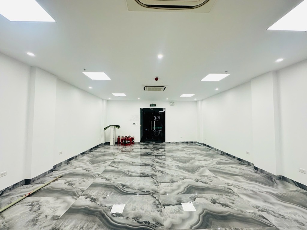 Bán nhà Chùa Láng - diện tích 111m2 8 tầng - Ô tô tránh - giá 110 tỷ