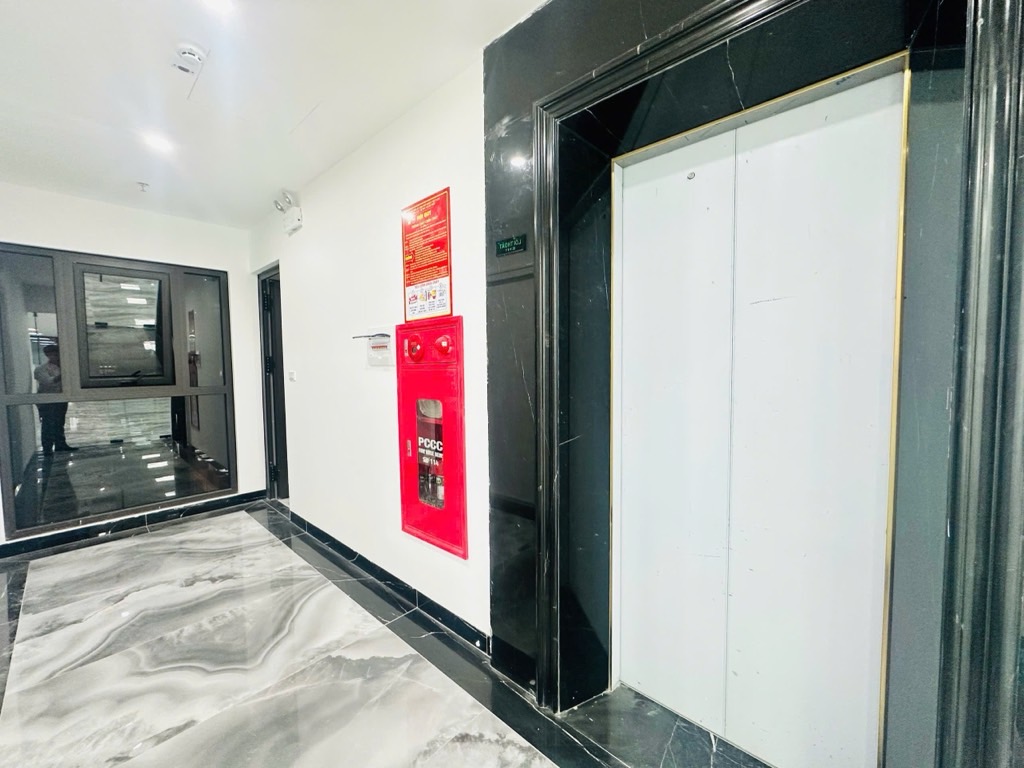 Bán nhà Chùa Láng - diện tích 111m2 8 tầng - Ô tô tránh - giá 110 tỷ