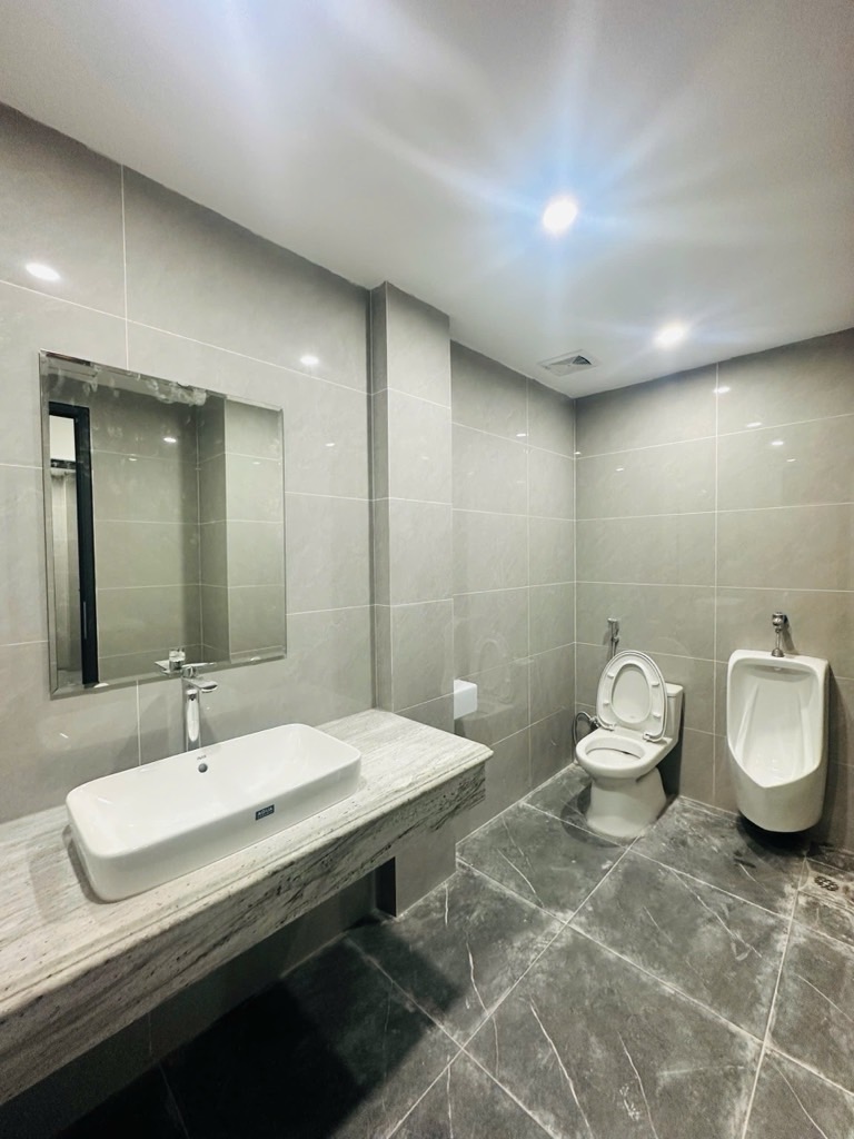 Bán nhà Chùa Láng - diện tích 111m2 8 tầng - Ô tô tránh - giá 110 tỷ