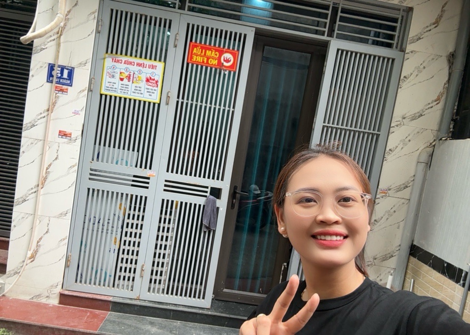 Bán nhà Đông Thiên - diện tích 42m2 2 tầng - ÔTÔ ĐỖ CỬA - giá 2,98 tỷ