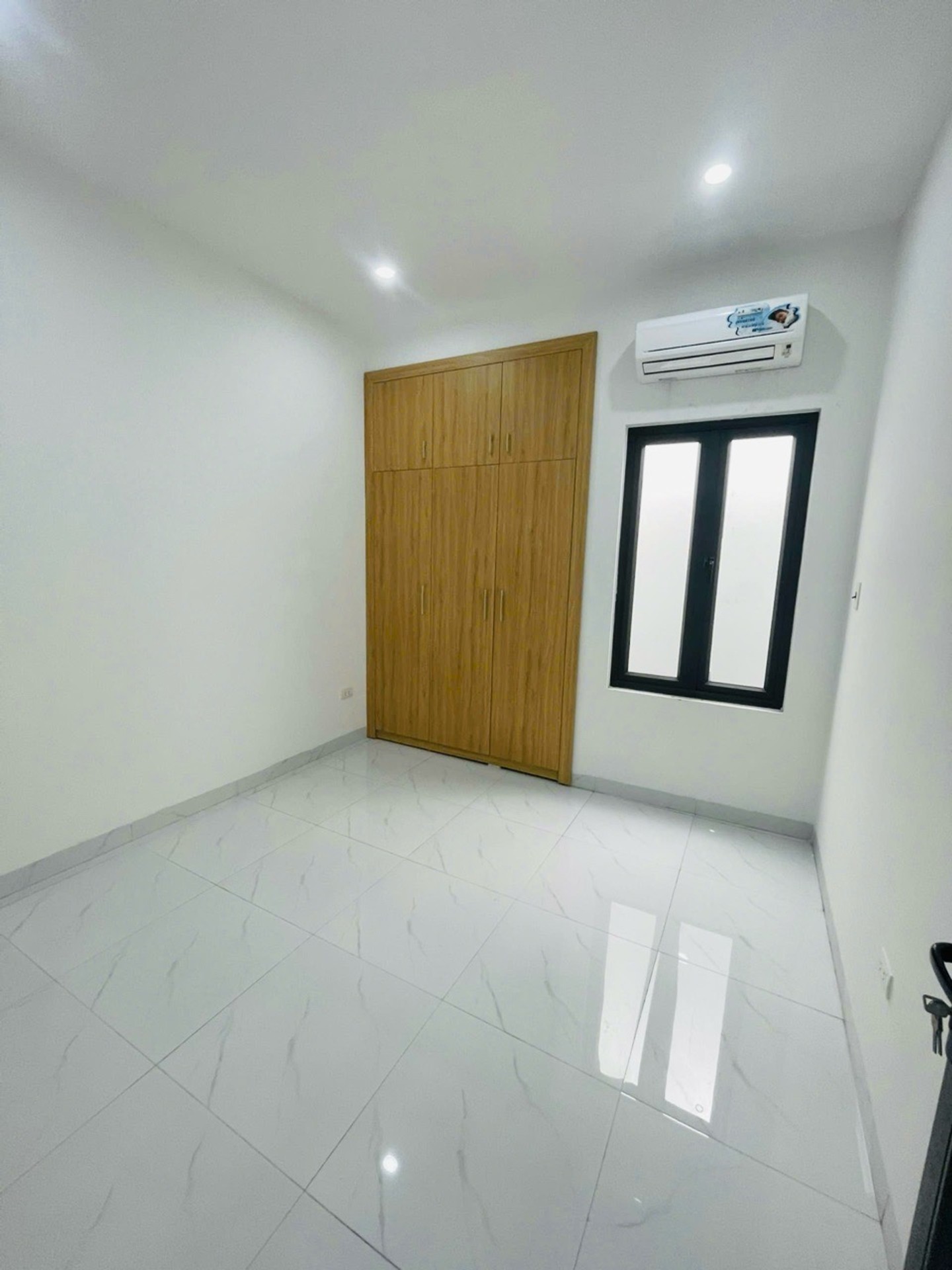 Bán nhà Đông Thiên - diện tích 42m2 2 tầng - ÔTÔ ĐỖ CỬA - giá 2,98 tỷ