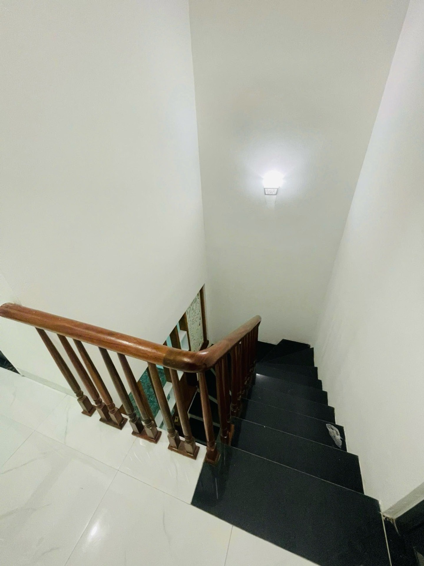 Bán nhà Đông Thiên - diện tích 42m2 2 tầng - ÔTÔ ĐỖ CỬA - giá 2,98 tỷ