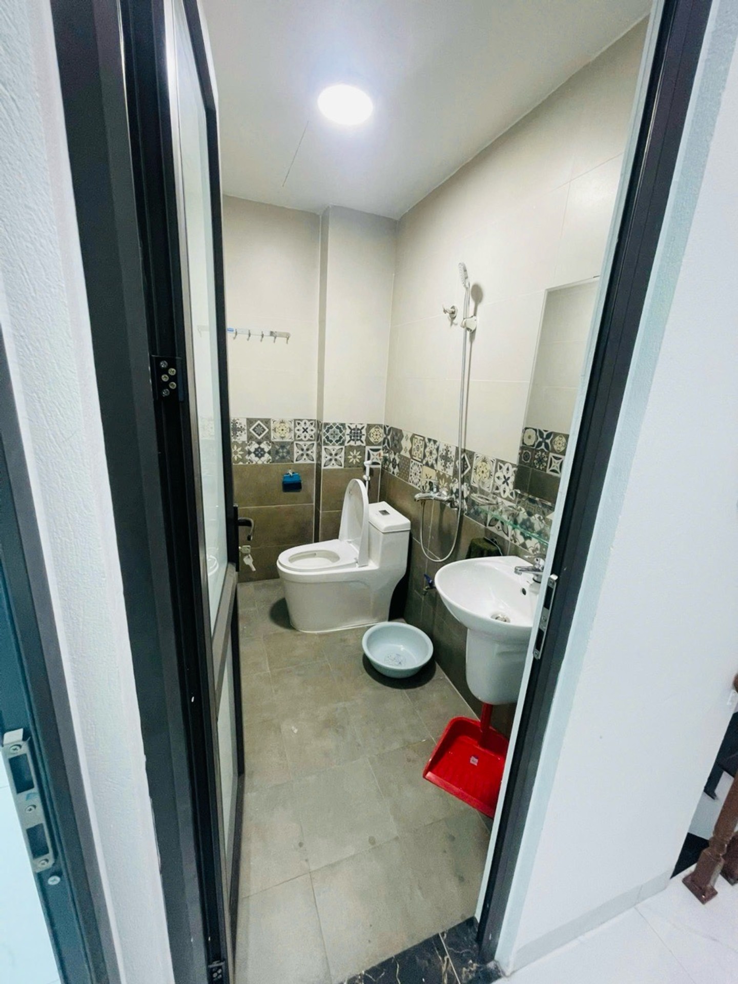 Bán nhà Đông Thiên - diện tích 42m2 2 tầng - ÔTÔ ĐỖ CỬA - giá 2,98 tỷ