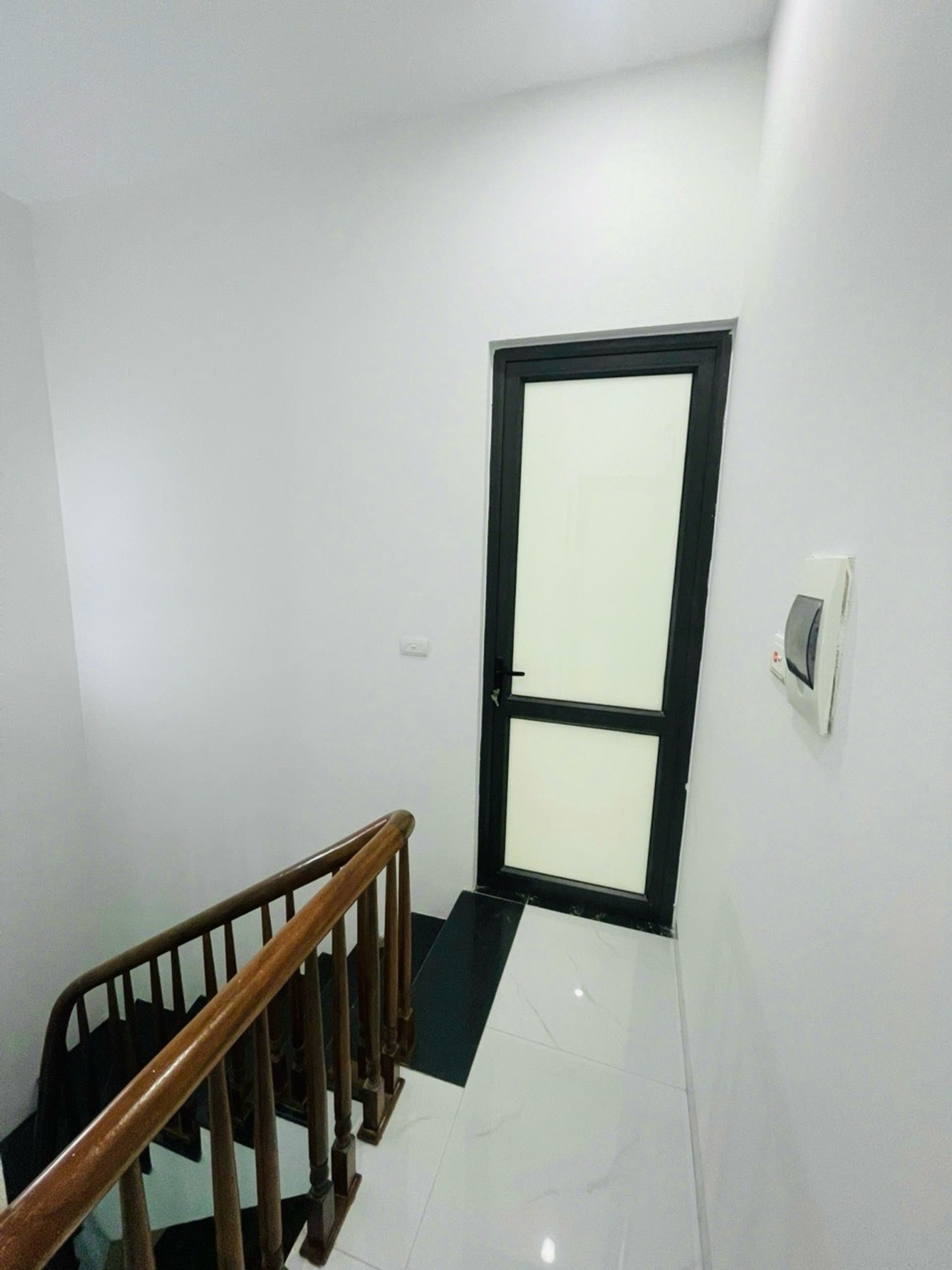 Bán nhà Đông Thiên - diện tích 42m2 2 tầng - ÔTÔ ĐỖ CỬA - giá 2,98 tỷ