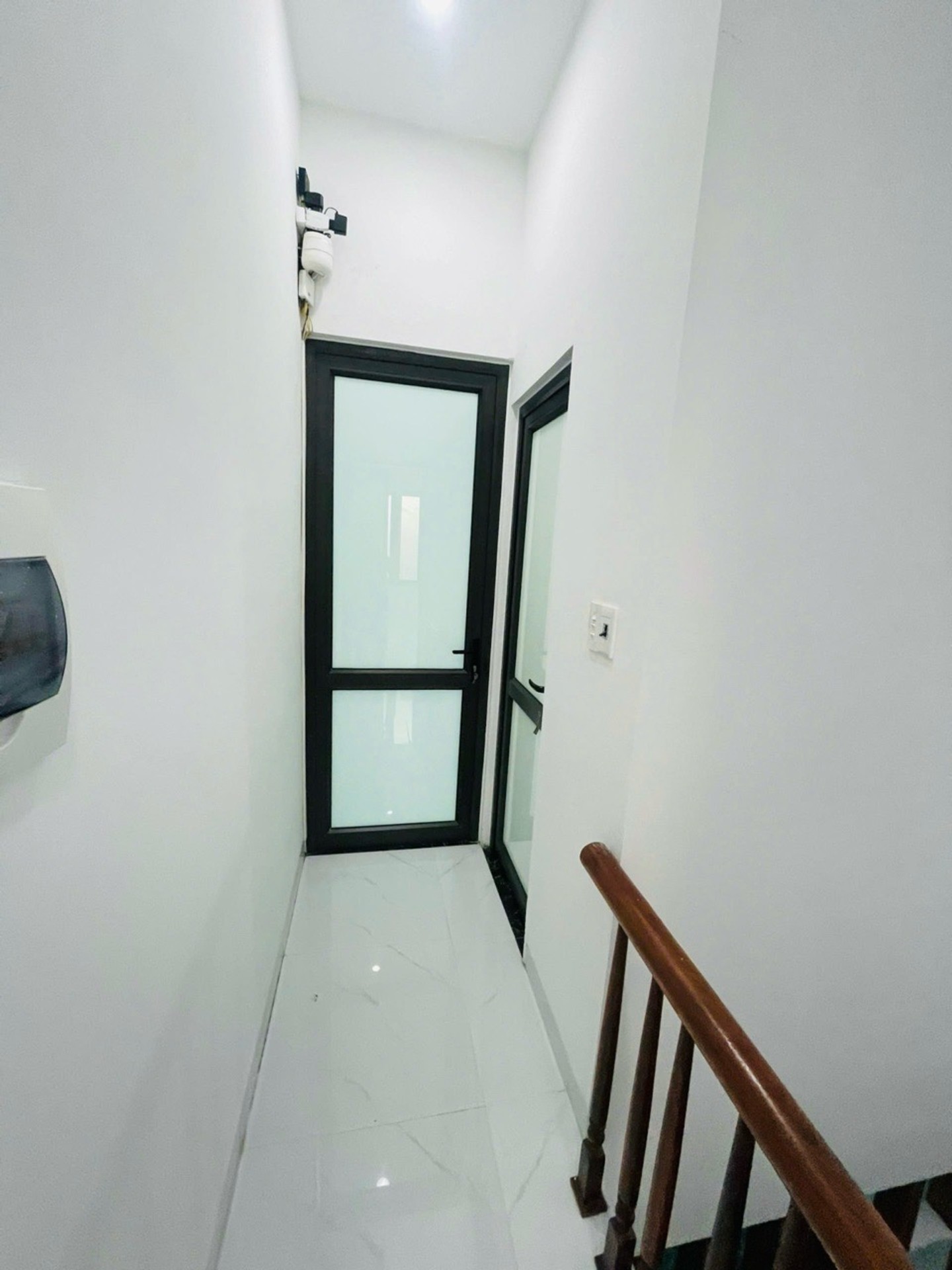 Bán nhà Đông Thiên - diện tích 42m2 2 tầng - ÔTÔ ĐỖ CỬA - giá 2,98 tỷ
