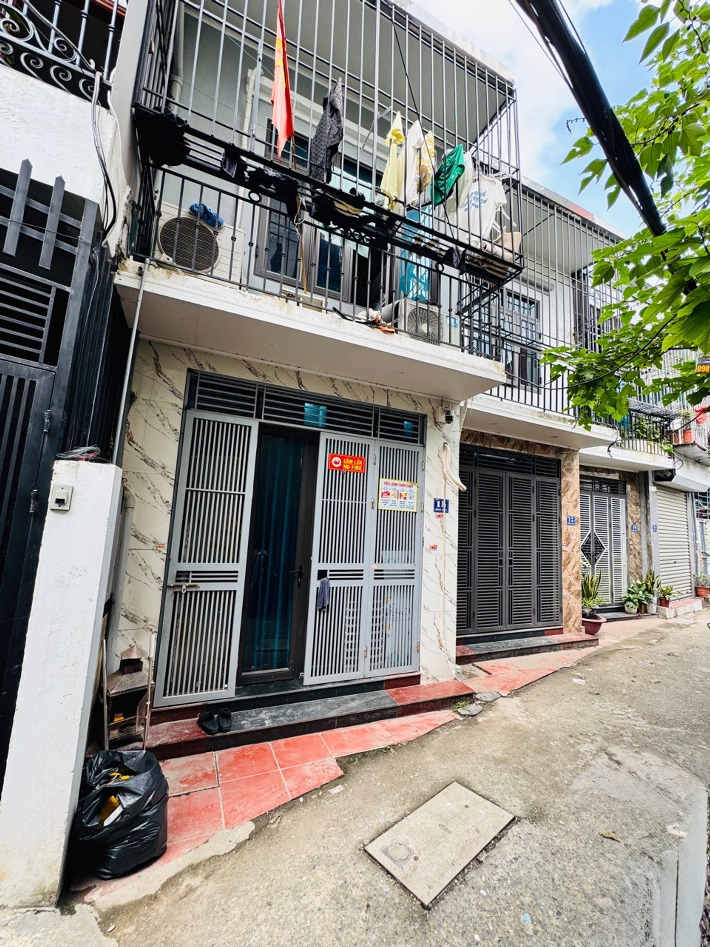 Bán nhà Đông Thiên - diện tích 42m2 2 tầng - ÔTÔ ĐỖ CỬA - giá 2,98 tỷ