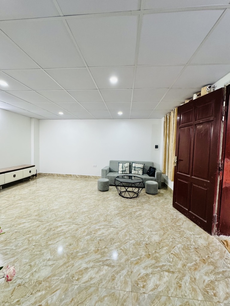 Bán nhà Hoàng Mai - diện tích 30m2 2 tầng - Nhà riêng 3 bước ra đường 2 làn - giá 2,2 tỷ