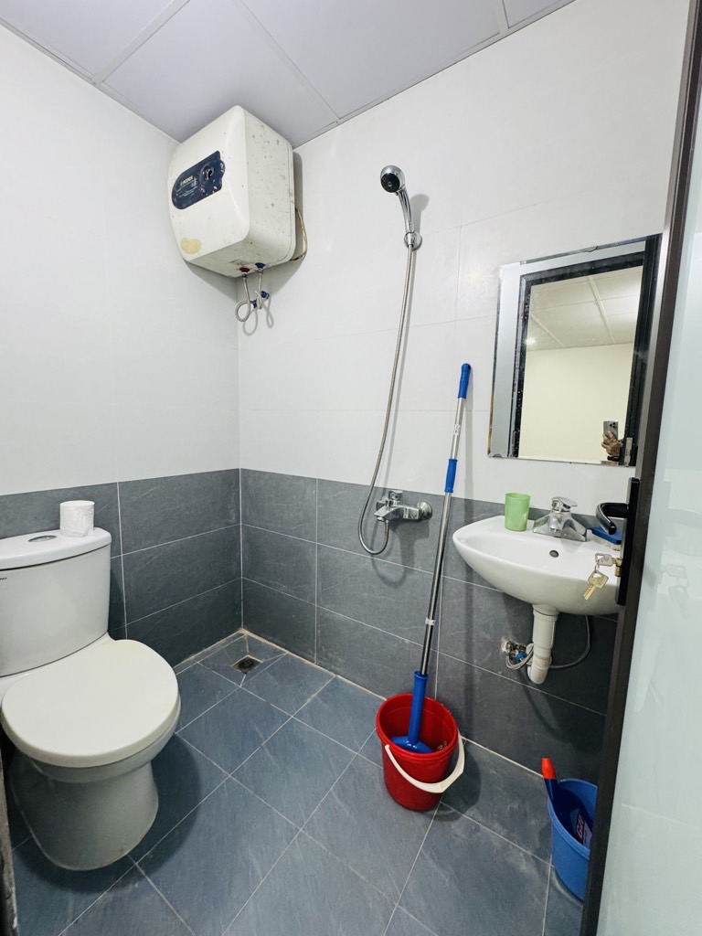 Bán nhà Hoàng Mai - diện tích 30m2 2 tầng - Nhà riêng 3 bước ra đường 2 làn - giá 2,2 tỷ