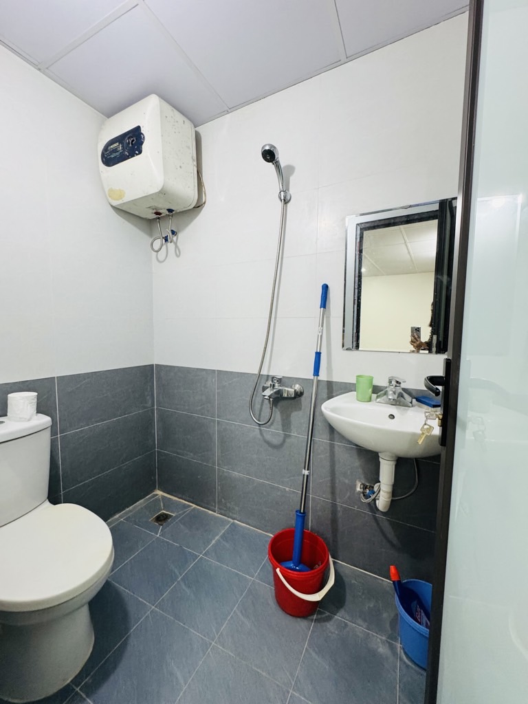 Bán nhà Hoàng Mai - diện tích 30m2 2 tầng - Nhà riêng 3 bước ra đường 2 làn - giá 2,2 tỷ