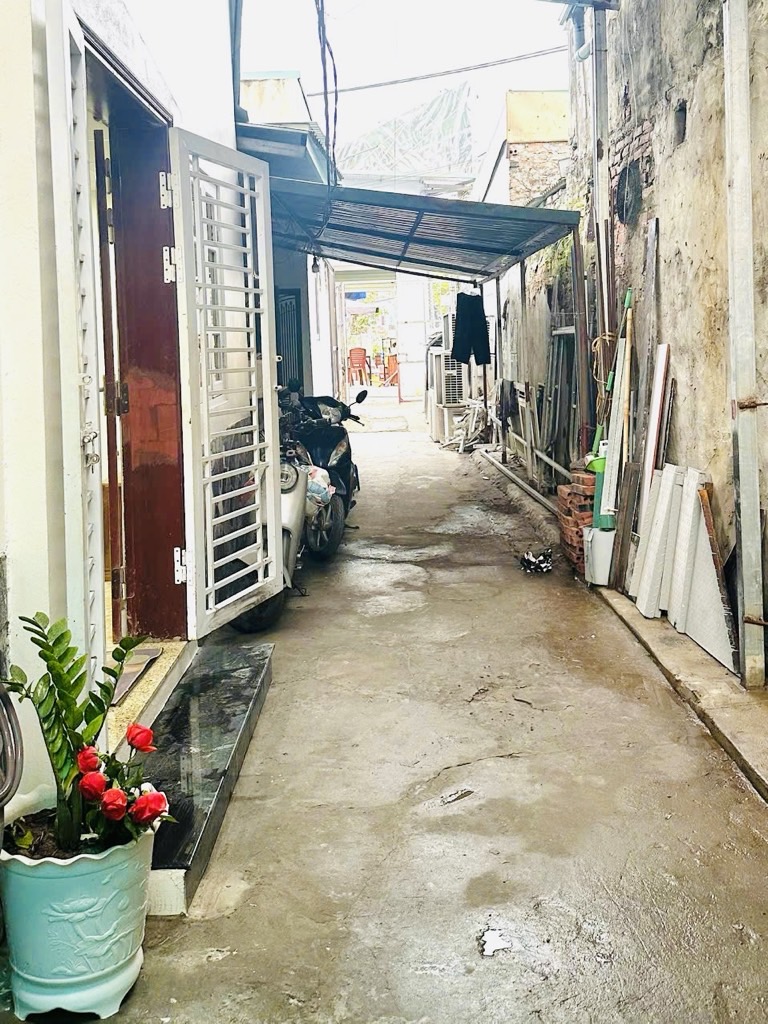 Bán nhà Hoàng Mai - diện tích 30m2 2 tầng - Nhà riêng 3 bước ra đường 2 làn - giá 2,2 tỷ