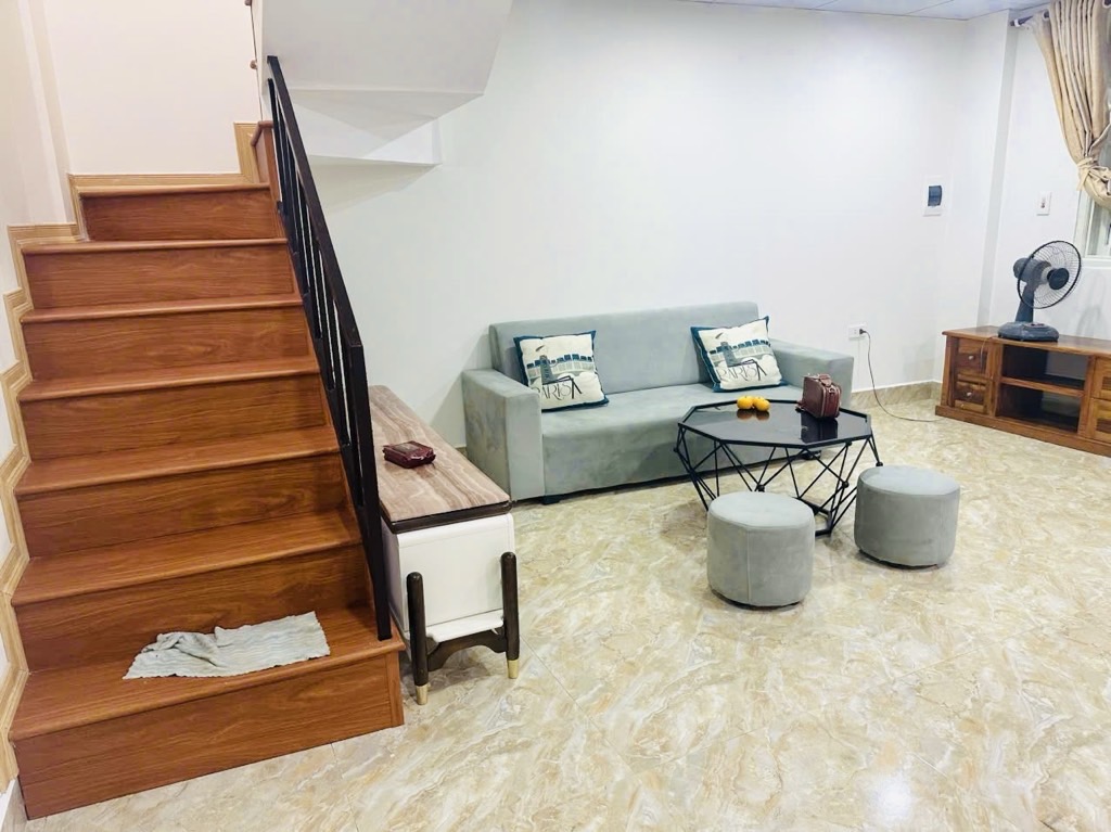 Bán nhà Hoàng Mai - diện tích 30m2 2 tầng - Nhà riêng 3 bước ra đường 2 làn - giá 2,2 tỷ
