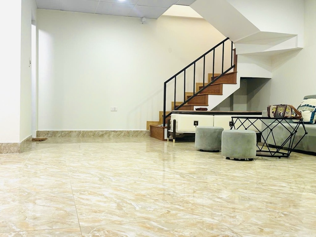 Bán nhà Hoàng Mai - diện tích 30m2 2 tầng - Nhà riêng 3 bước ra đường 2 làn - giá 2,2 tỷ