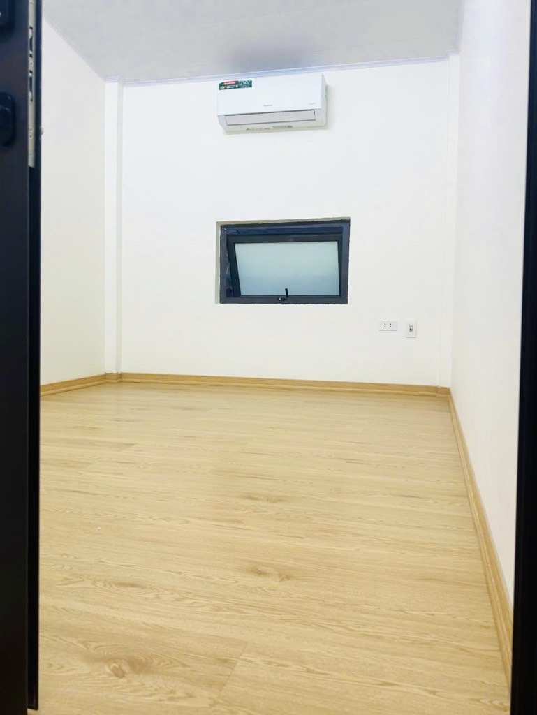 Bán nhà Hoàng Mai - diện tích 30m2 2 tầng - Nhà riêng 3 bước ra đường 2 làn - giá 2,2 tỷ