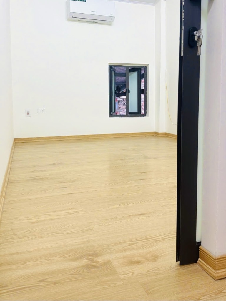 Bán nhà Hoàng Mai - diện tích 30m2 2 tầng - Nhà riêng 3 bước ra đường 2 làn - giá 2,2 tỷ