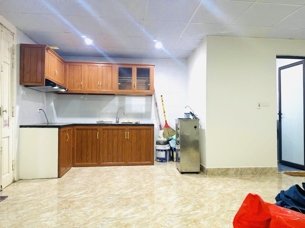 Bán nhà Hoàng Mai - diện tích 30m2 2 tầng - Nhà riêng 3 bước ra đường 2 làn - giá 2,2 tỷ