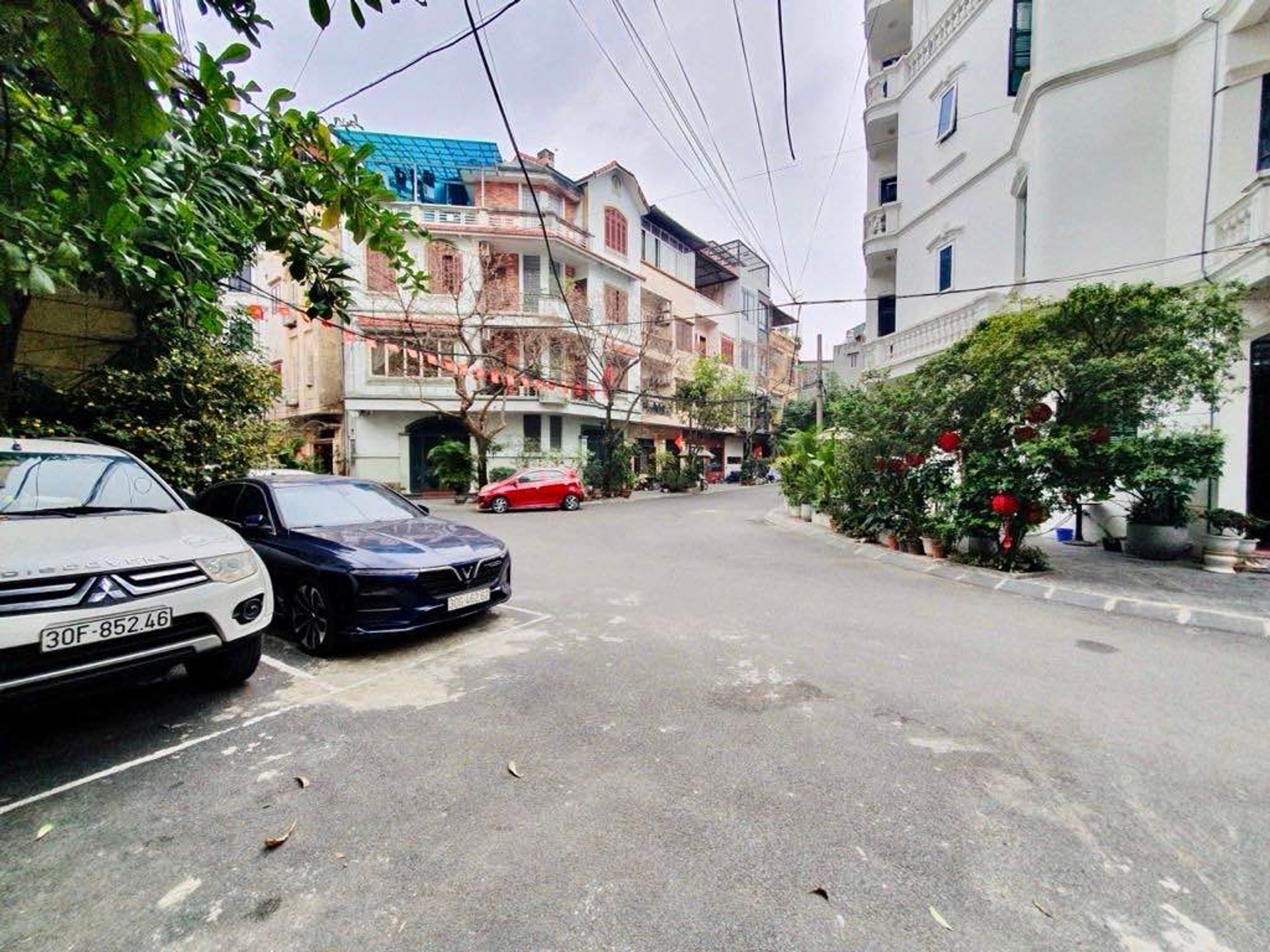 Bán nhà Bạch Đằng - diện tích 48m2 8 tầng - ÔTÔ NGỦ TRONG NHÀ - giá 12,9 tỷ