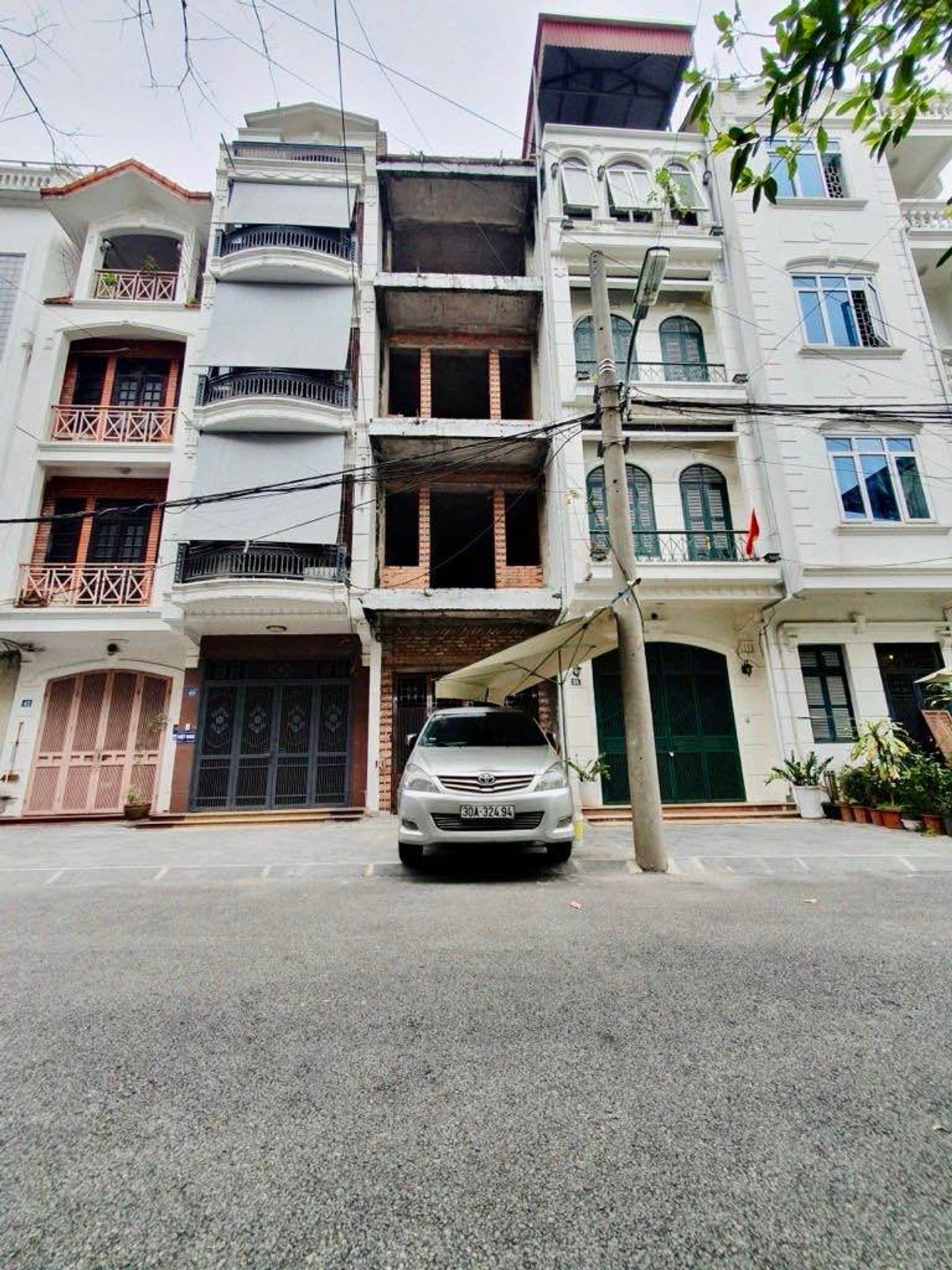 Bán nhà Bạch Đằng - diện tích 48m2 8 tầng - ÔTÔ NGỦ TRONG NHÀ - giá 12,9 tỷ