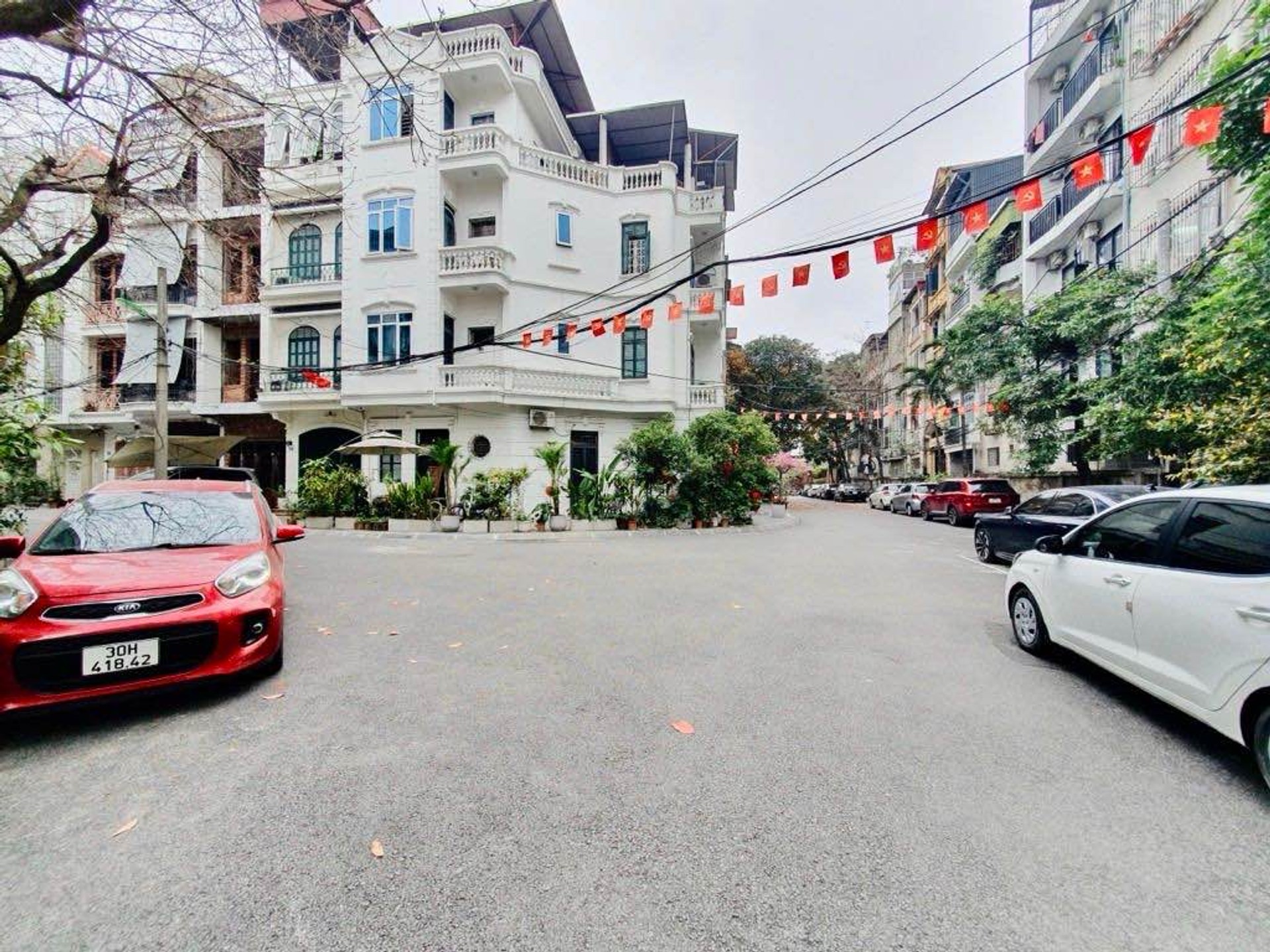Bán nhà Bạch Đằng - diện tích 48m2 8 tầng - ÔTÔ NGỦ TRONG NHÀ - giá 12,9 tỷ