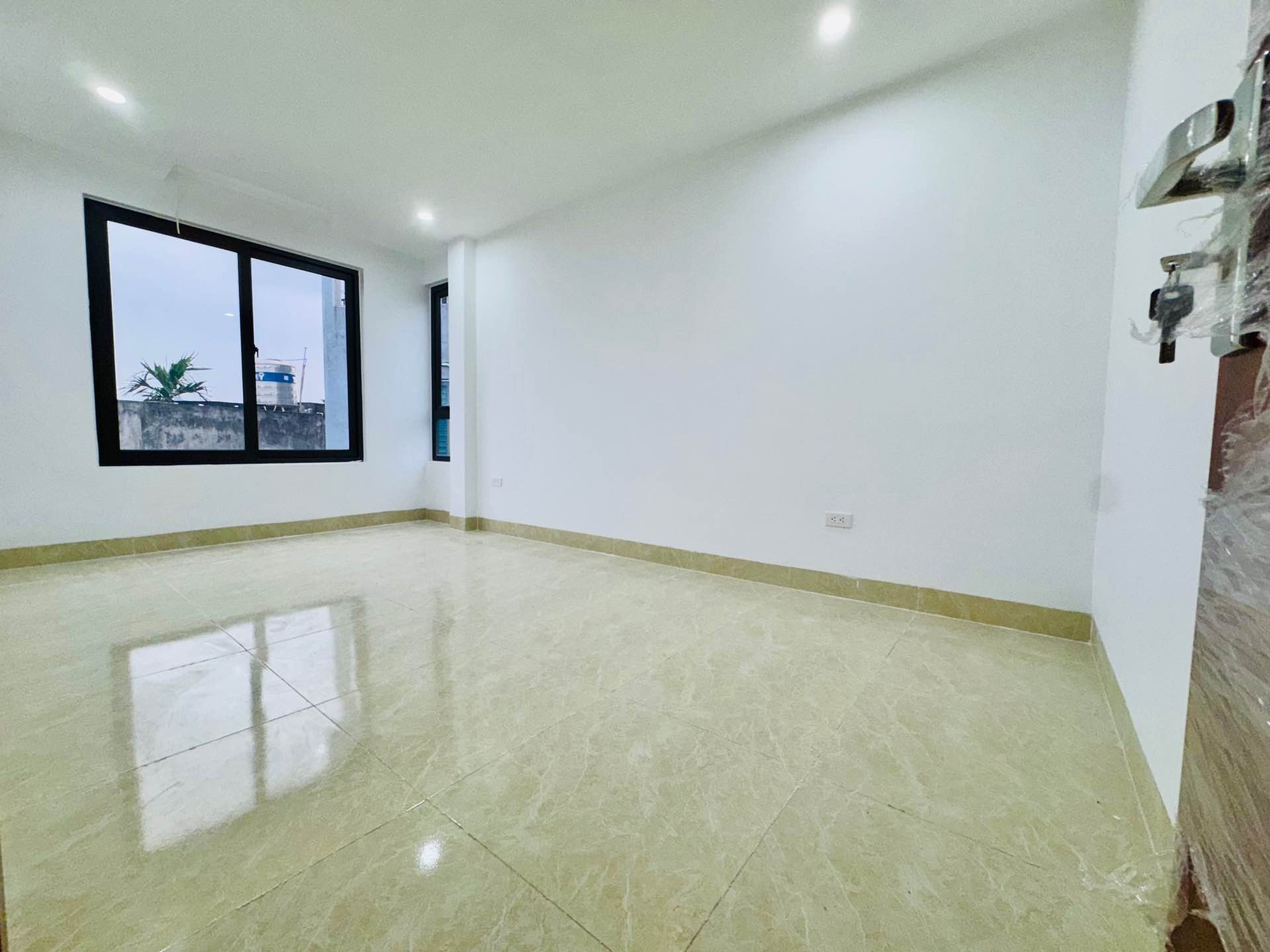 Bán nhà Nam Dư - diện tích 60m2 5 tầng - ô tô đỗ cổng - giá 7,6 tỷ