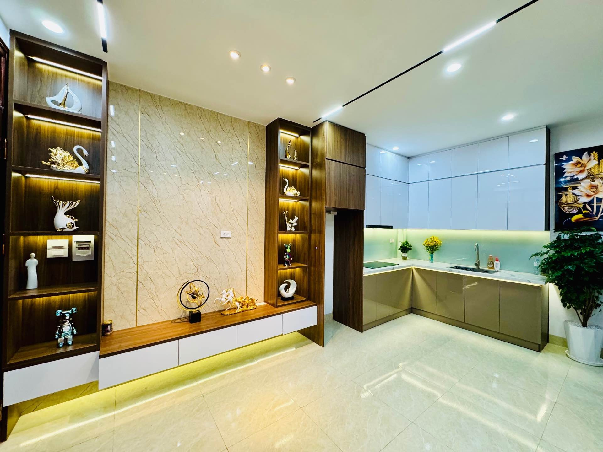 Bán nhà Nam Dư - diện tích 60m2 5 tầng - ô tô đỗ cổng - giá 7,6 tỷ