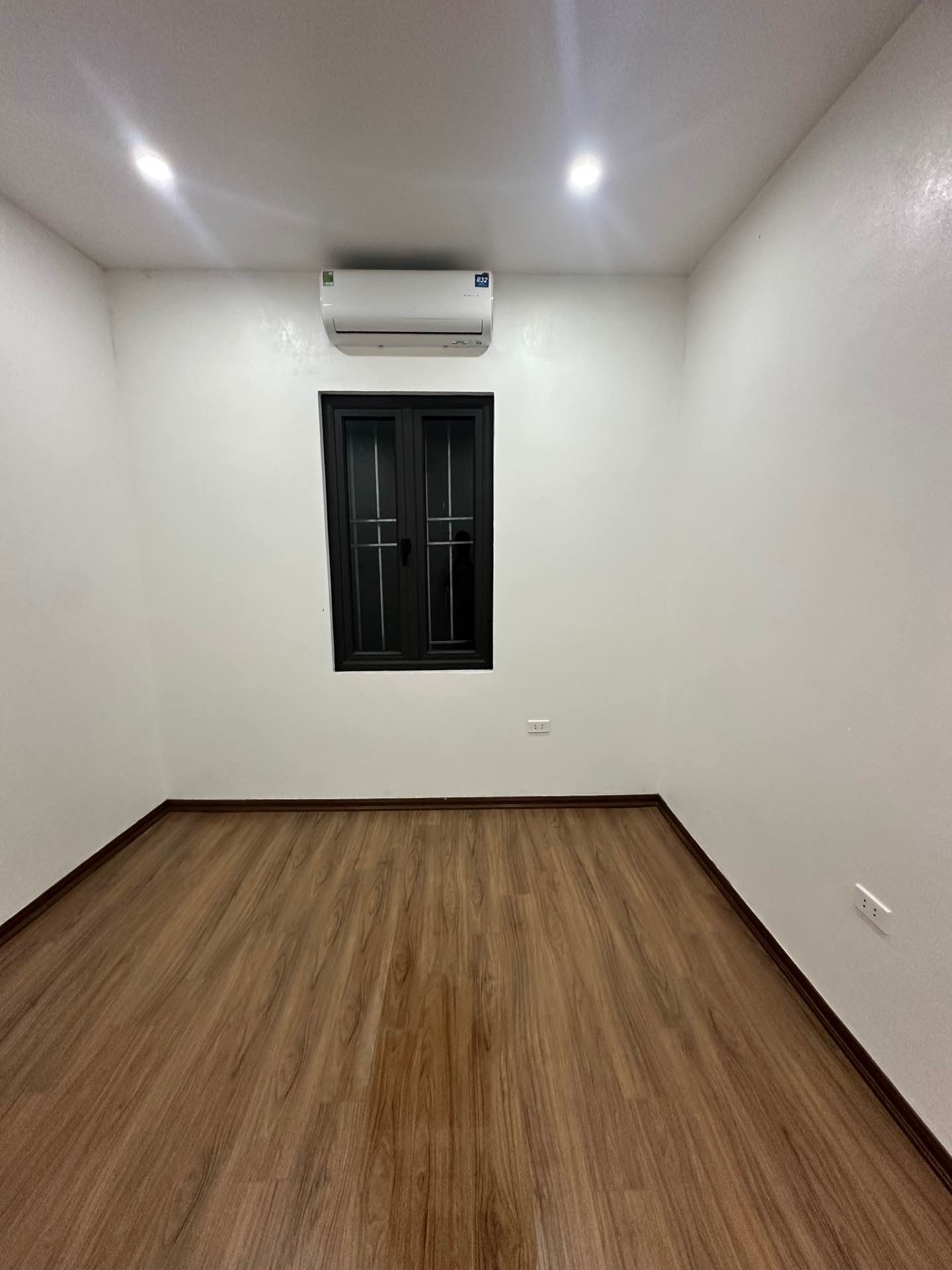 Bán nhà Giải Phóng - diện tích 60m2 3 tầng - ô tô đỗ cửa - giá 3,2 tỷ