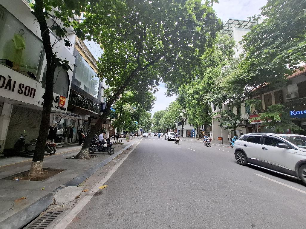 Bán nhà Phố Huế - diện tích 240m2 3 tầng - SIÊU HIẾM MẶT TIỀN RỘNG - giá 216 tỷ