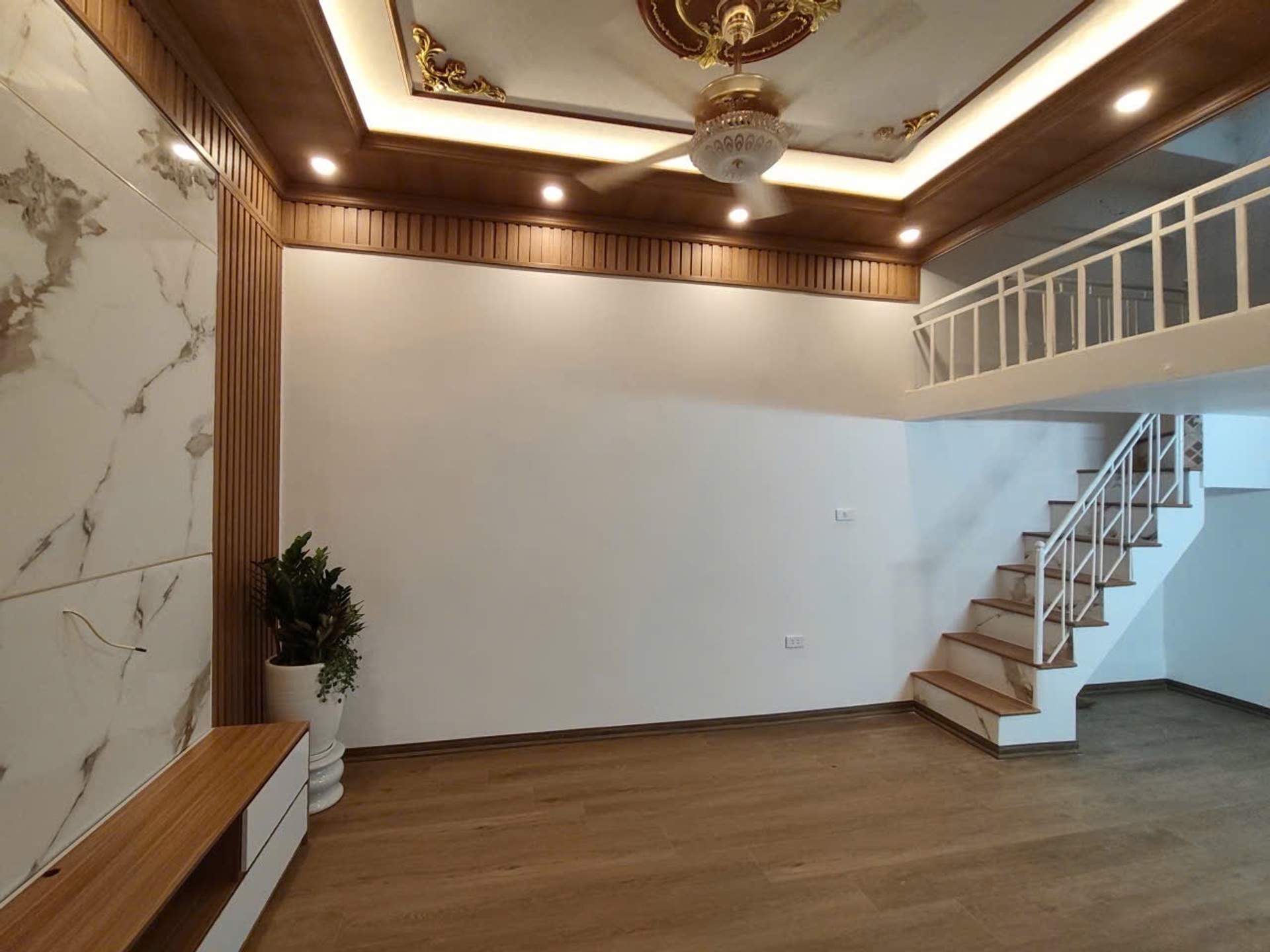 Bán nhà Minh Khai - diện tích 70m2 1 tầng - Ô TÔ ĐỖ CHÂN CẦU THANG - giá 4,5 tỷ