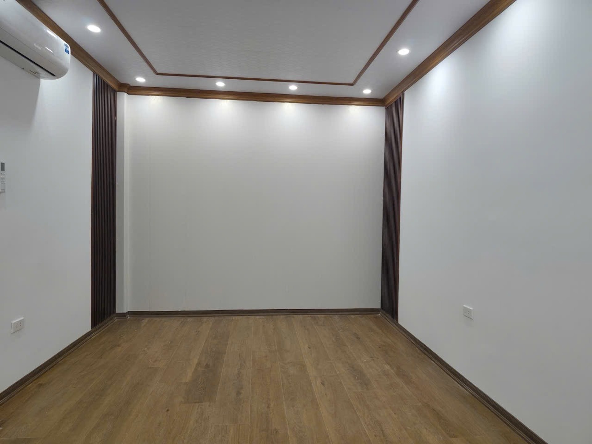 Bán nhà Minh Khai - diện tích 70m2 1 tầng - Ô TÔ ĐỖ CHÂN CẦU THANG - giá 4,5 tỷ