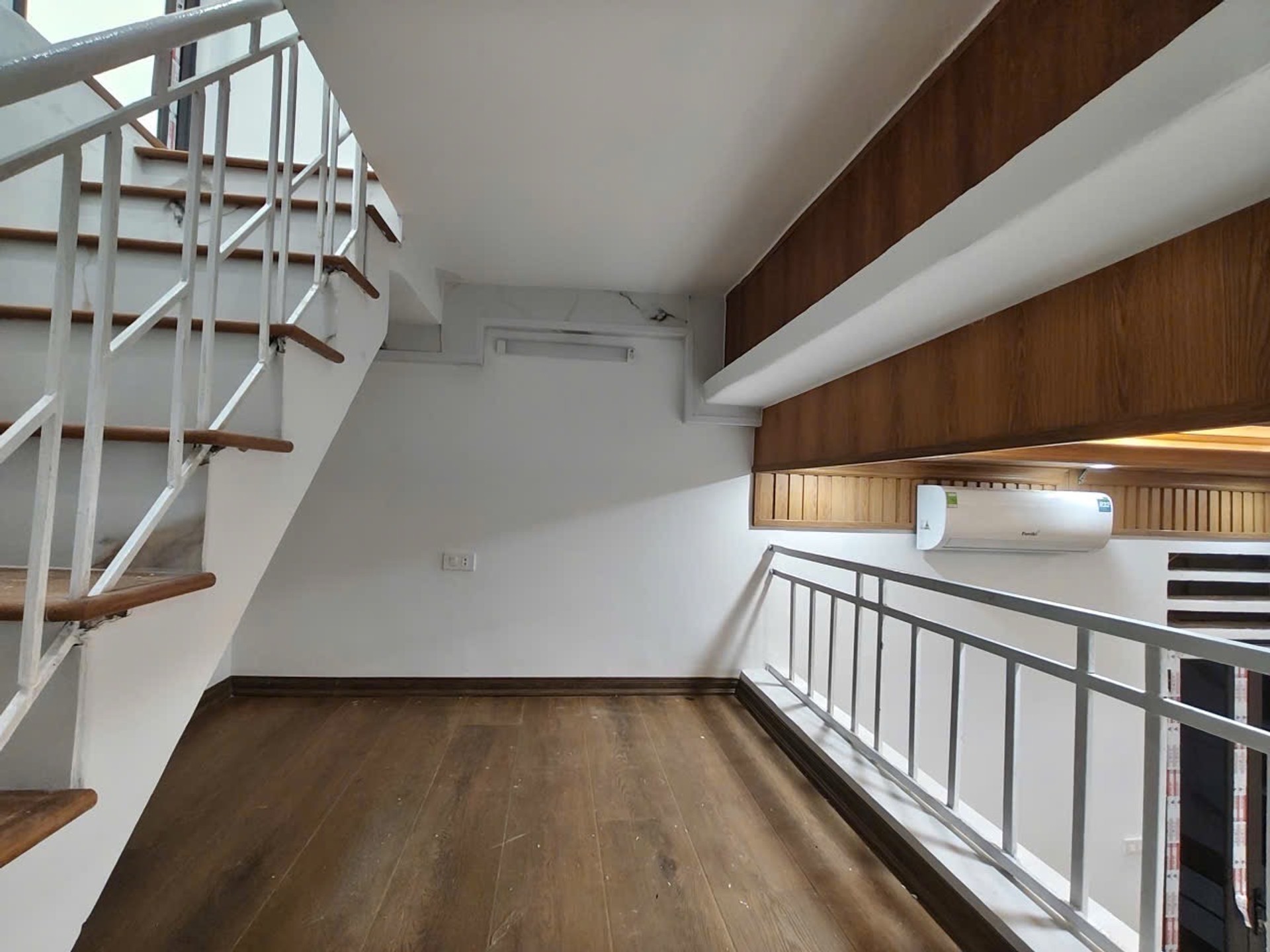 Bán nhà Minh Khai - diện tích 70m2 1 tầng - Ô TÔ ĐỖ CHÂN CẦU THANG - giá 4,5 tỷ