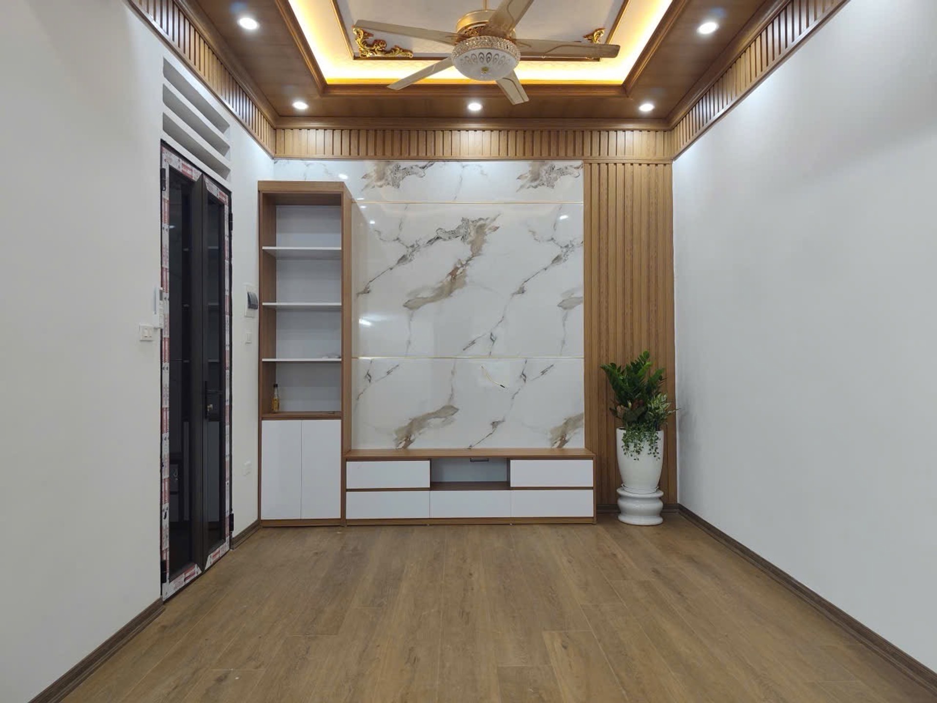 Bán nhà Minh Khai - diện tích 70m2 1 tầng - Ô TÔ ĐỖ CHÂN CẦU THANG - giá 4,5 tỷ
