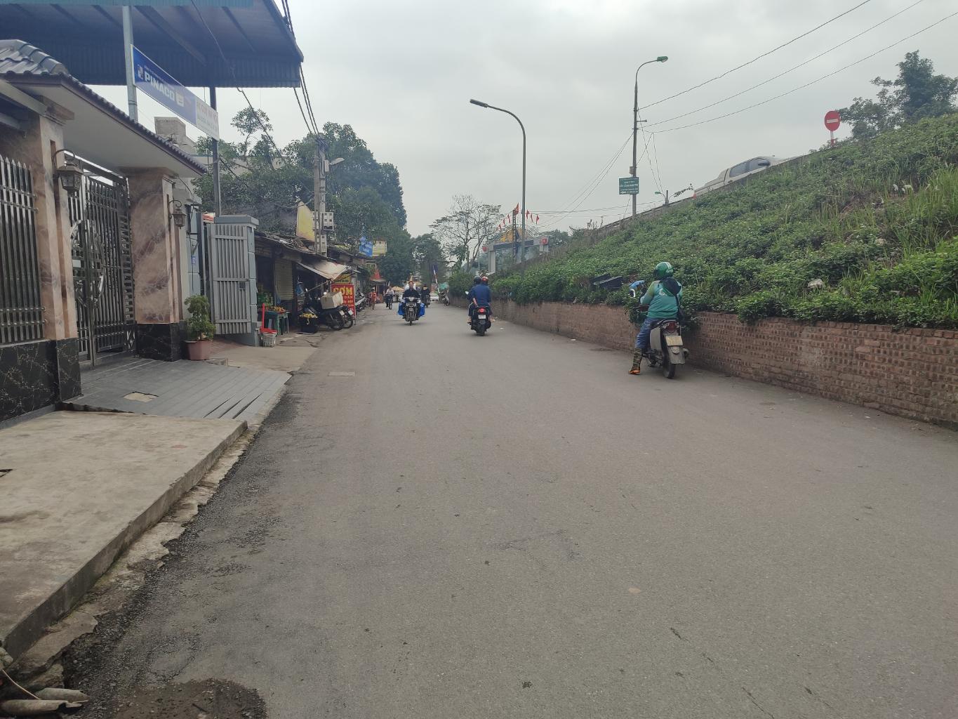 Bán nhà Nguyễn Khoái - diện tích 260m2 1 tầng - Mặt phố kinh doanh ô tô tránh - giá 32 tỷ