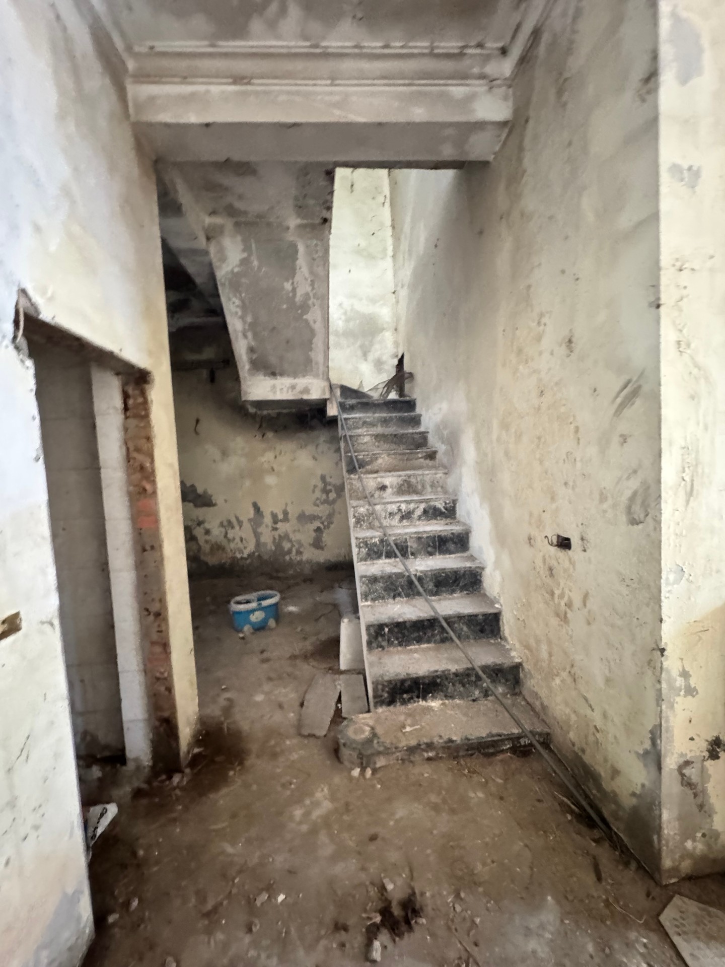 Bán nhà Nam Dư - diện tích 149m2 2 tầng - Ô TÔ - giá 26,8 tỷ