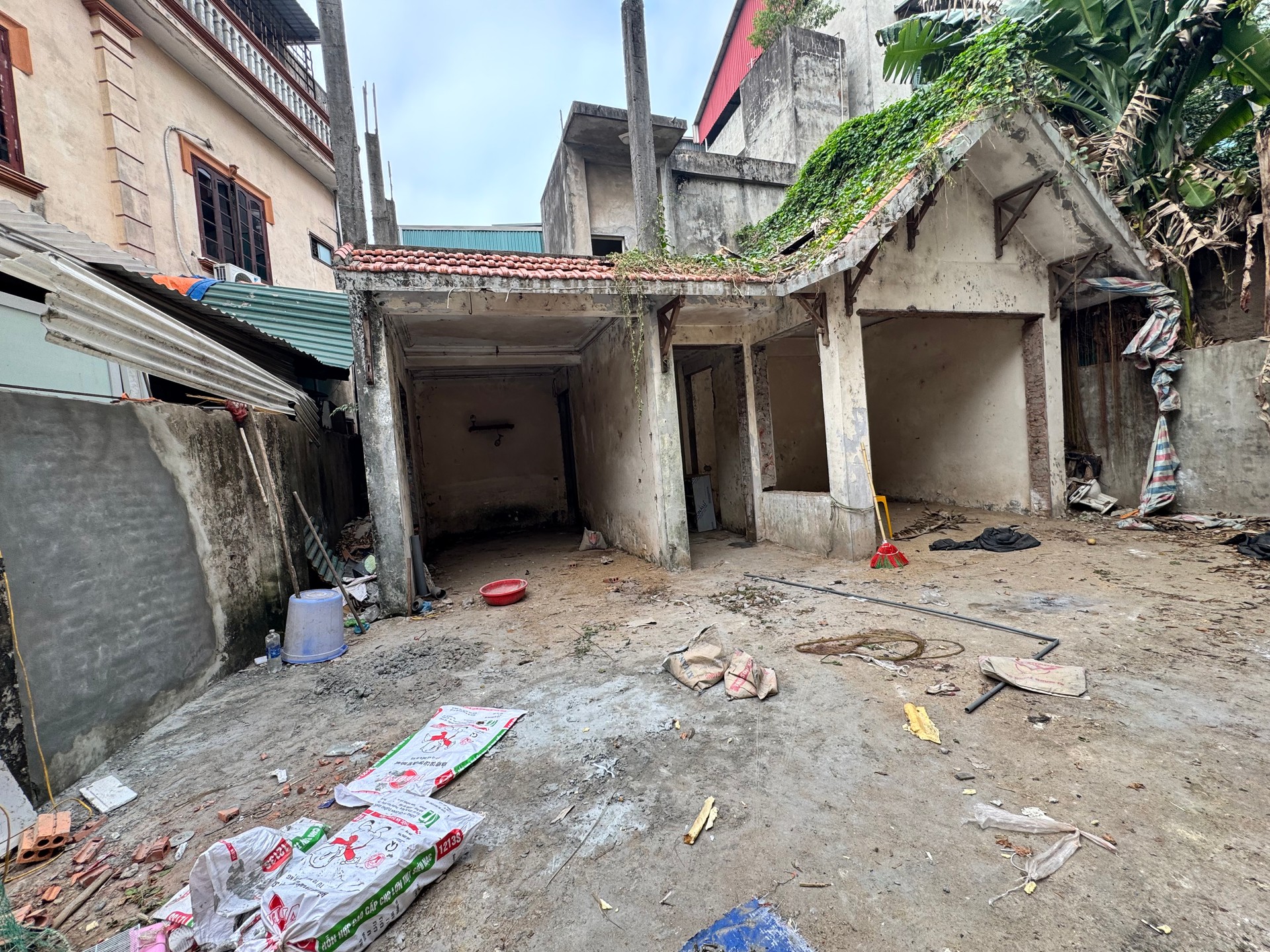 Bán nhà Nam Dư - diện tích 149m2 2 tầng - Ô TÔ - giá 26,8 tỷ