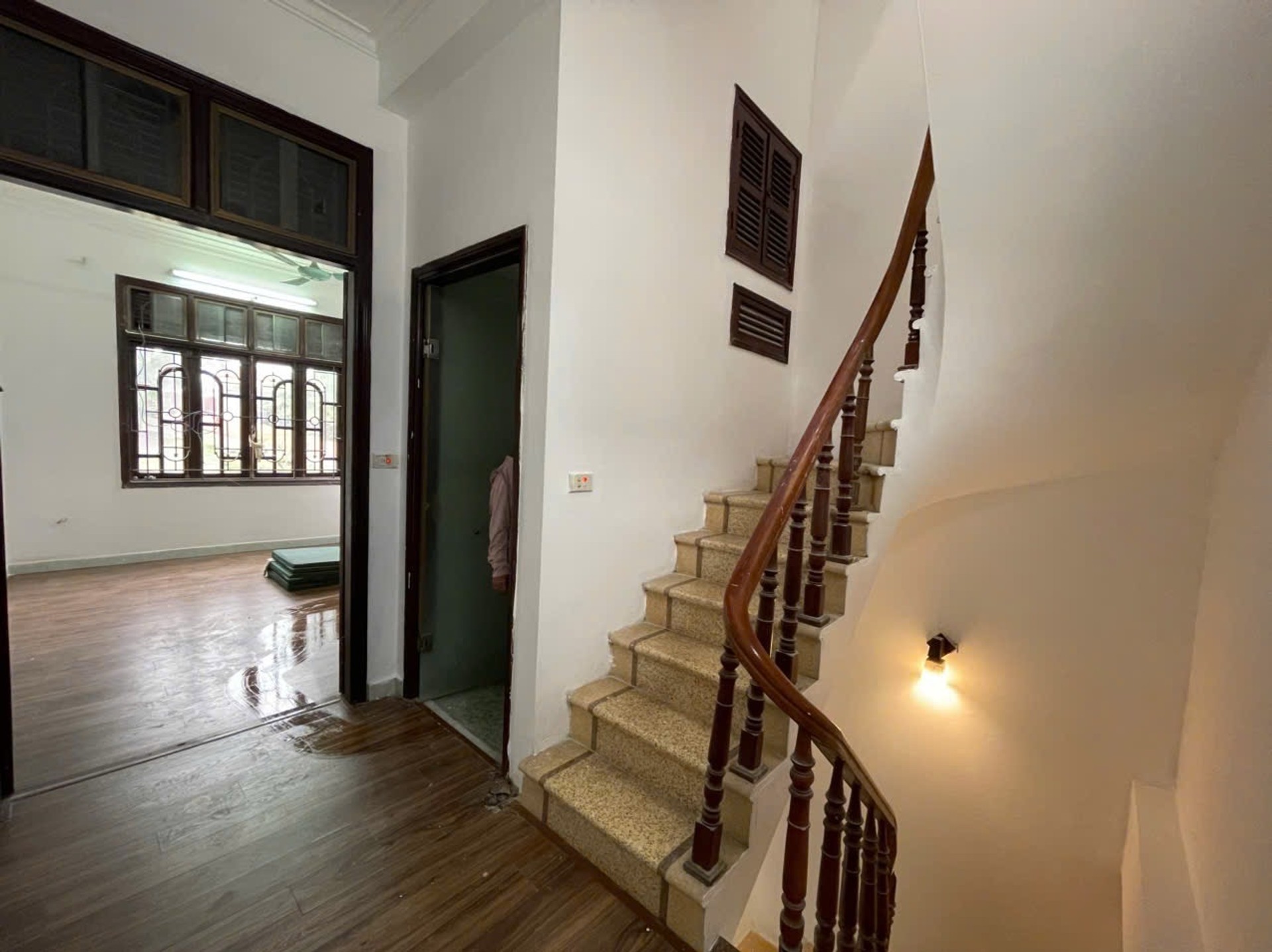 Bán nhà Hồng Mai - diện tích 23m2 6 tầng - 3 mặt thoáng sáng vĩnh viễn - giá 6,9 tỷ