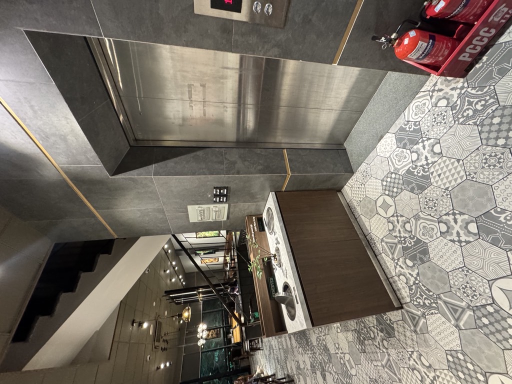 Bán nhà Trần Đại Nghĩa - diện tích 131m2 4 tầng - Ô tô tránh - giá 108 tỷ